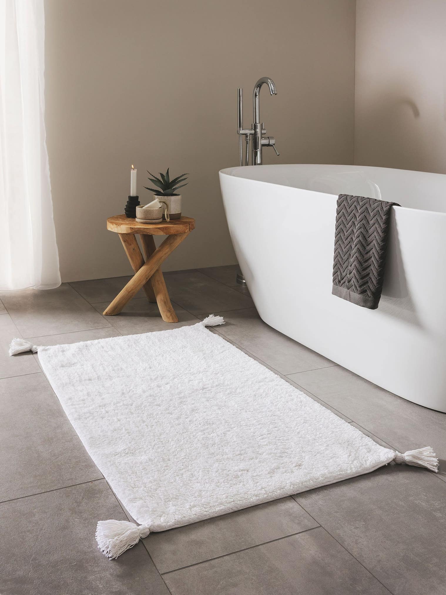 Teppich aus 100% Baumwolle in Beige mit 6 bis 10 mm hohem Flor von benuta