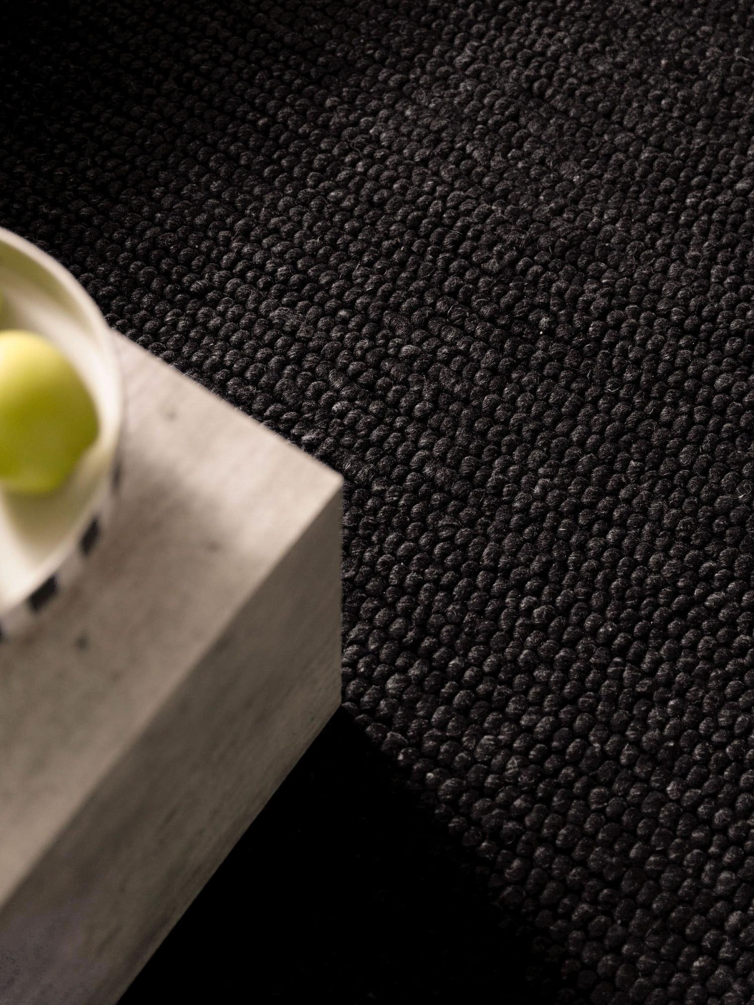 Teppich aus 70% Wolle, 30% Polyester in Grau mit 11 bis 20 mm hohem Flor von benuta Pure