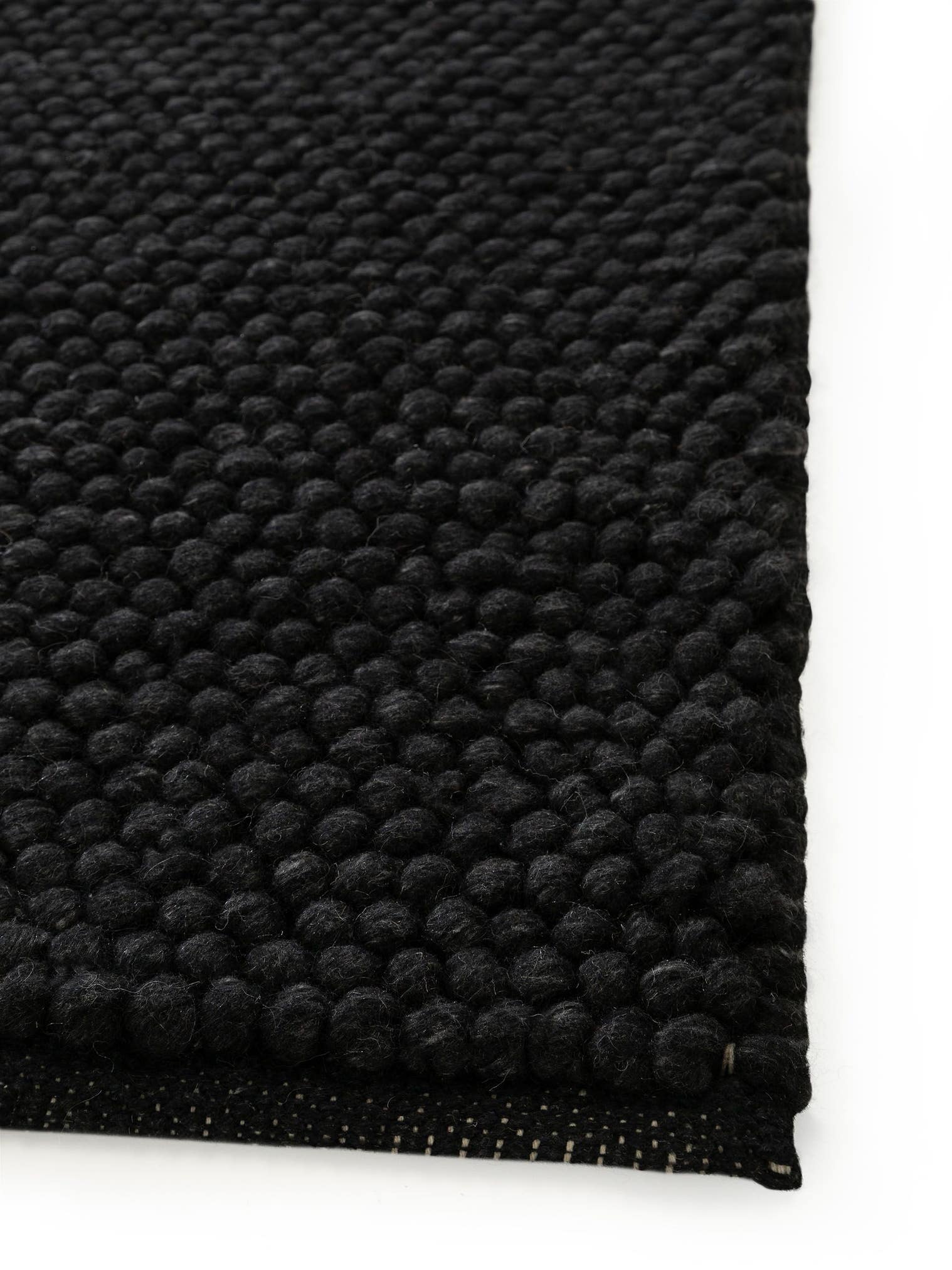 Teppich aus 70% Wolle, 30% Polyester in Grau mit 11 bis 20 mm hohem Flor von benuta Pure