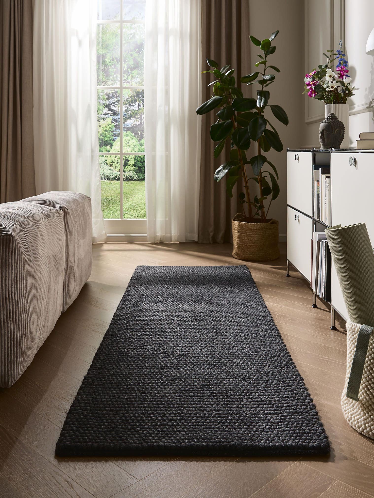 Teppich aus 70% Wolle, 30% Polyester in Grau mit 11 bis 20 mm hohem Flor von benuta Pure