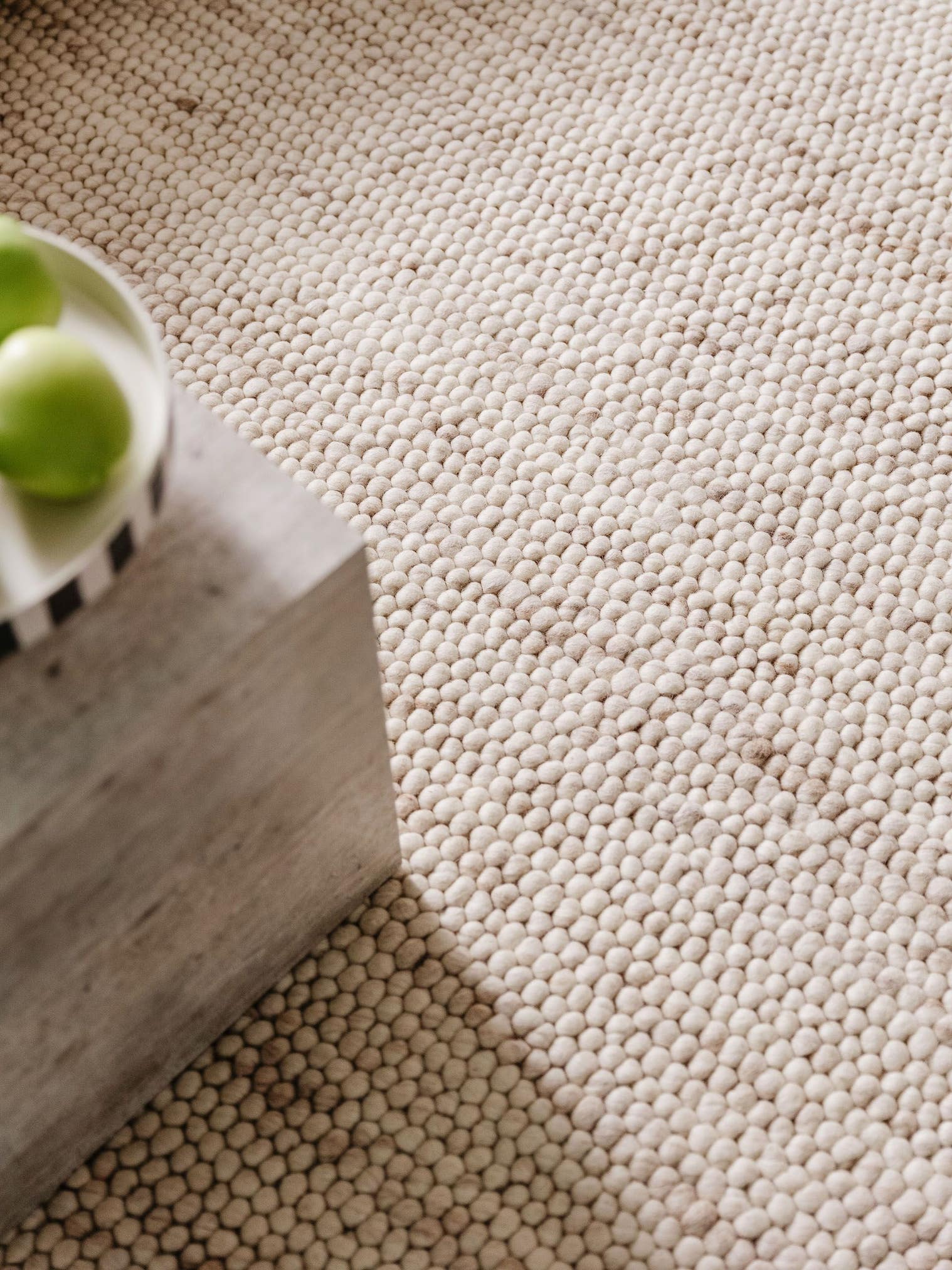 Teppich aus 70% Wolle, 30% Polyester in Beige mit 11 bis 20 mm hohem Flor von benuta Pure