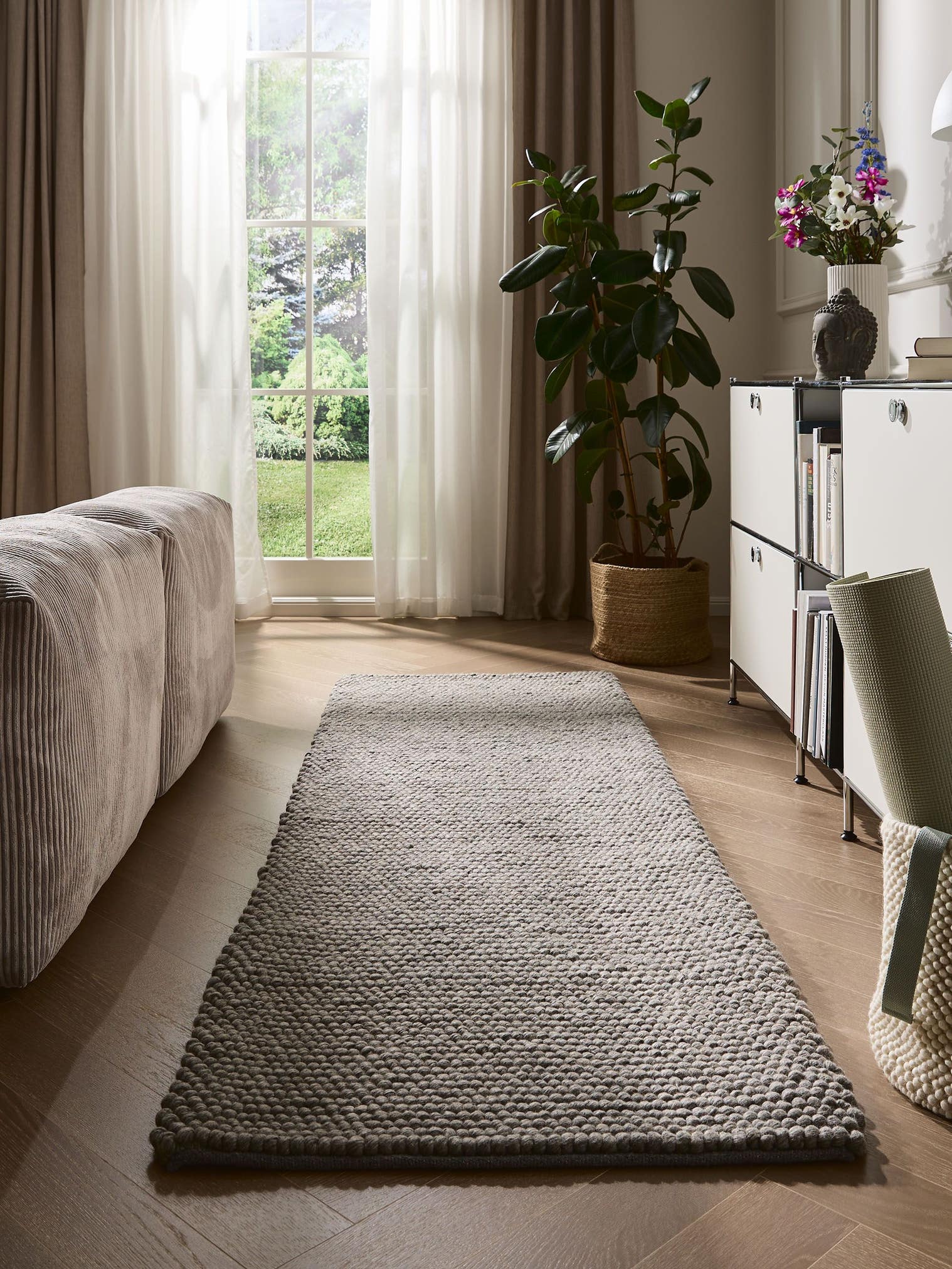 Teppich aus 70% Wolle, 30% Polyester in Grau mit 11 bis 20 mm hohem Flor von benuta Pure