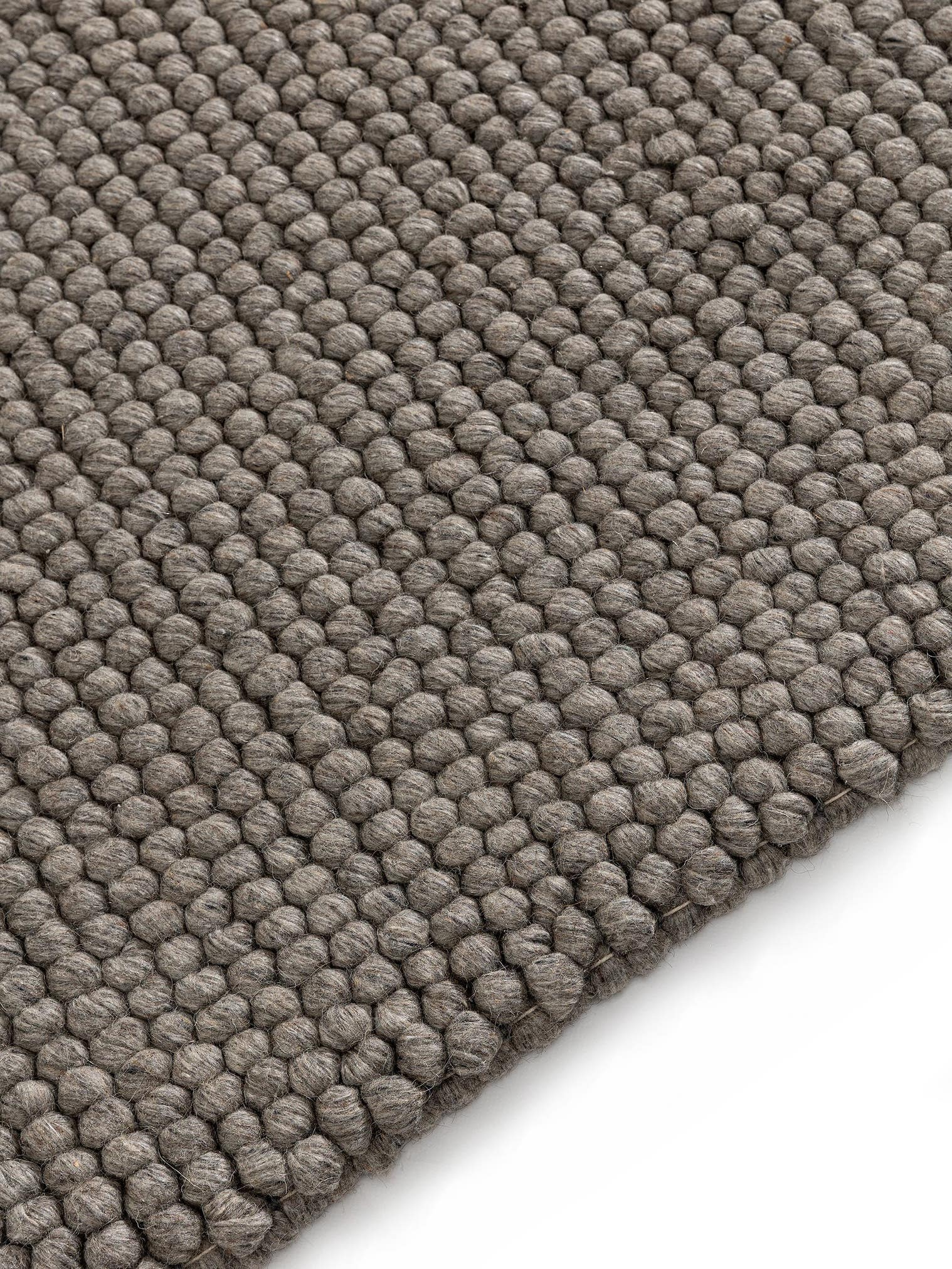 Teppich aus 70% Wolle, 30% Polyester in Grau mit 11 bis 20 mm hohem Flor von benuta Pure