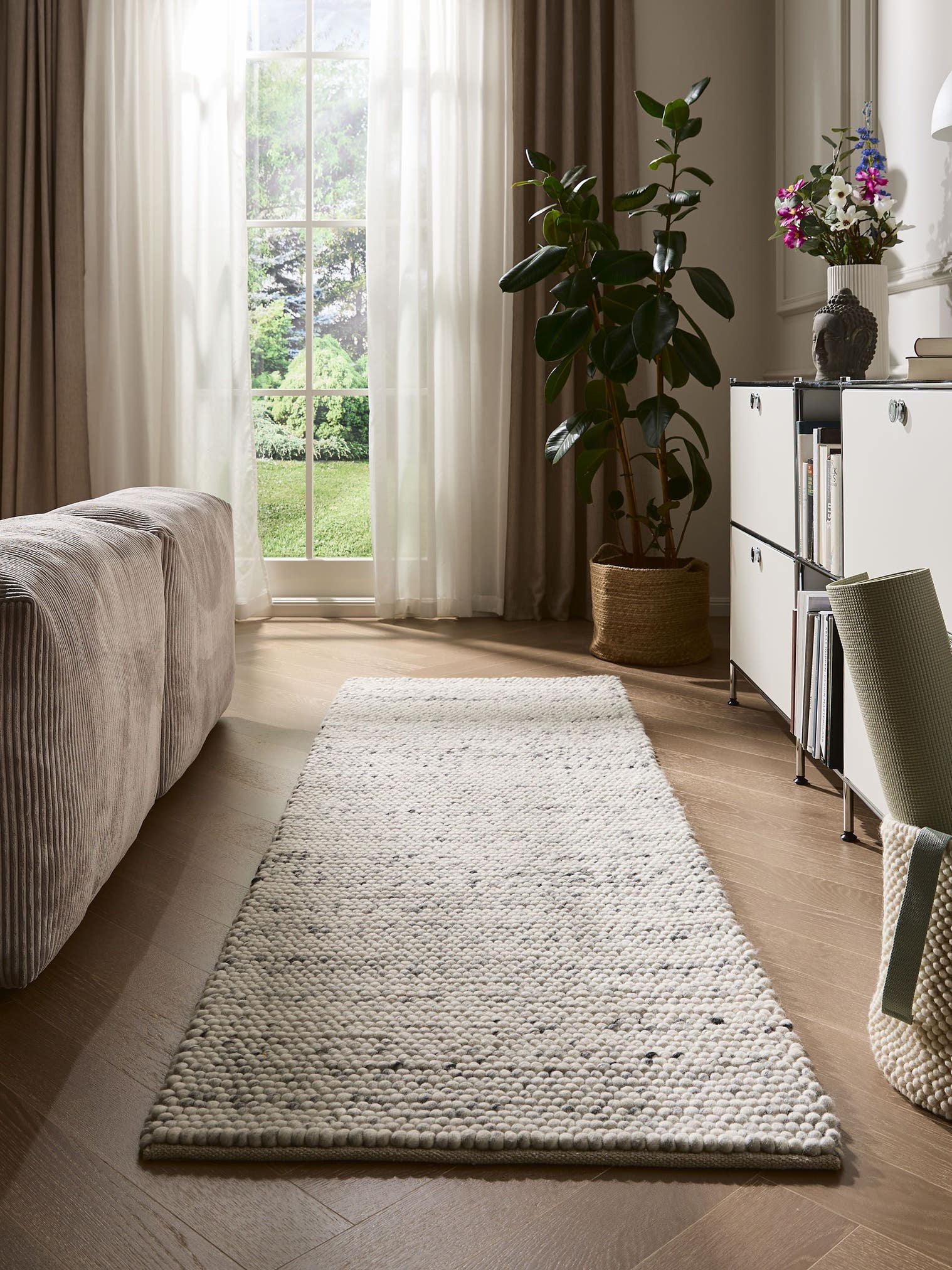 Teppich aus 70% Wolle, 30% Polyester in Grau mit 11 bis 20 mm hohem Flor von benuta Pure