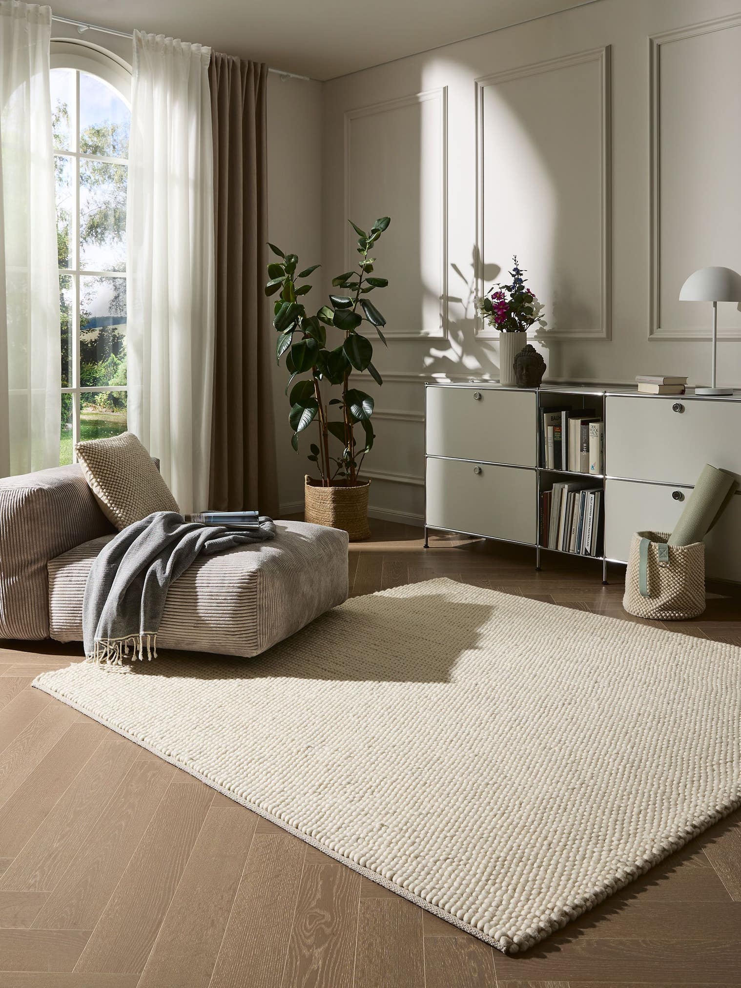 Teppich aus 70% Wolle, 30% Polyester in Beige mit 11 bis 20 mm hohem Flor von benuta Pure