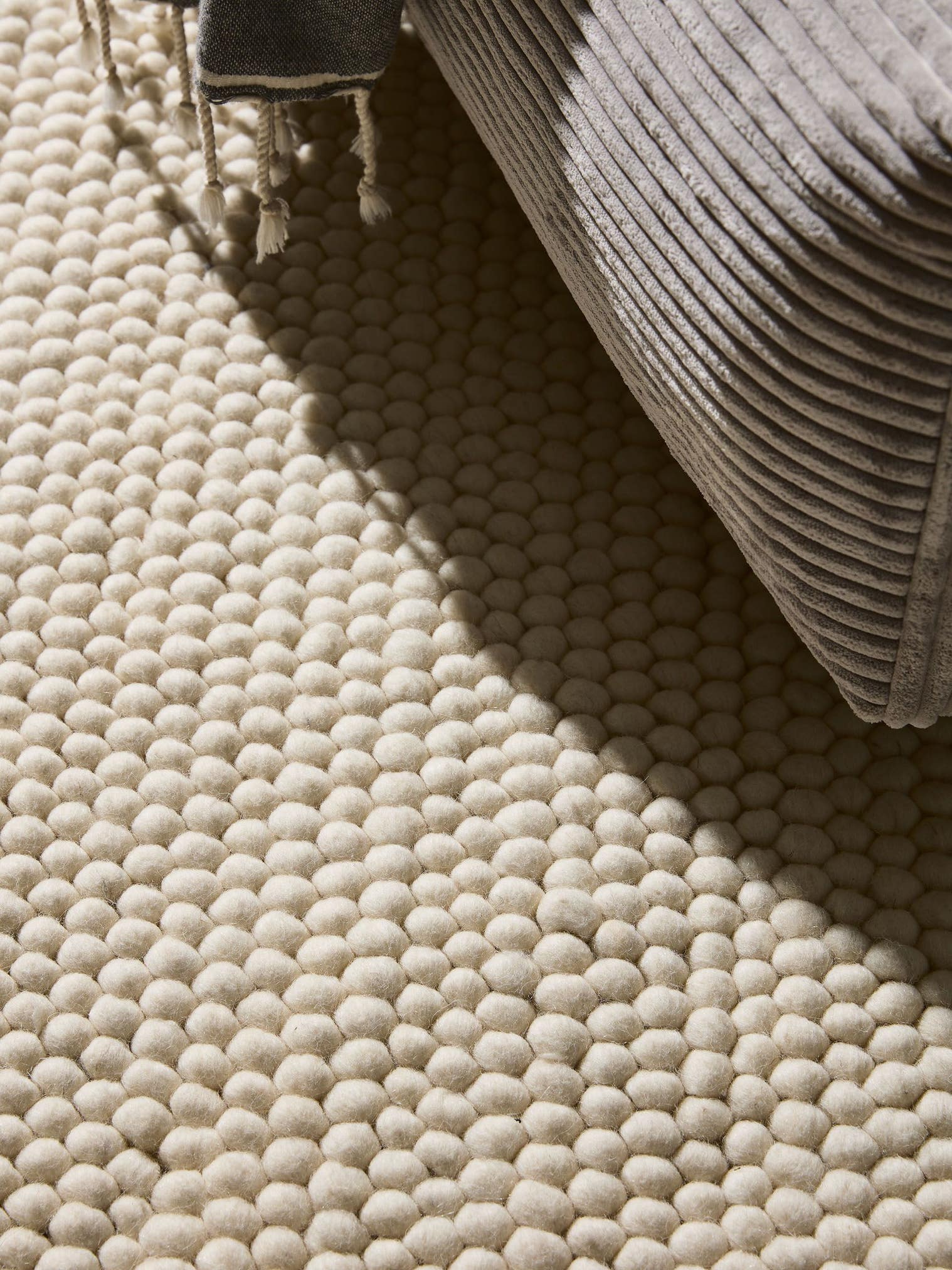 Teppich aus 70% Wolle, 30% Polyester in Beige mit 11 bis 20 mm hohem Flor von benuta Pure