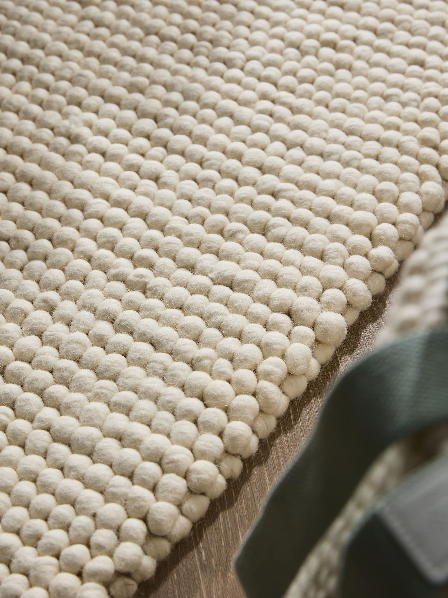 Teppich aus 70% Wolle, 30% Polyester in Beige mit 11 bis 20 mm hohem Flor von benuta Pure