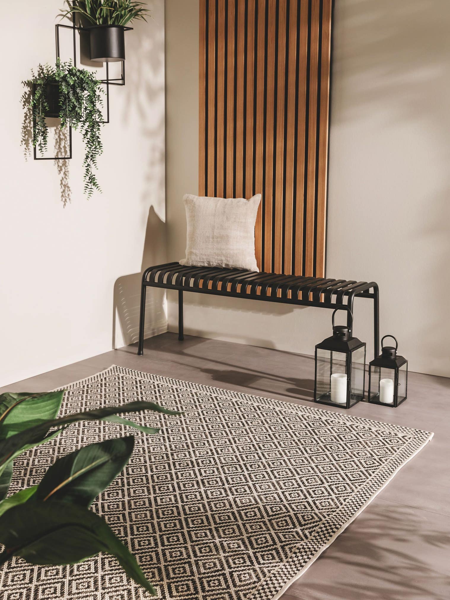 Tapis en 100% Polypropylène en Noir & Blanc avec une pile de 1- 5 mm de hauteur de benuta Nest