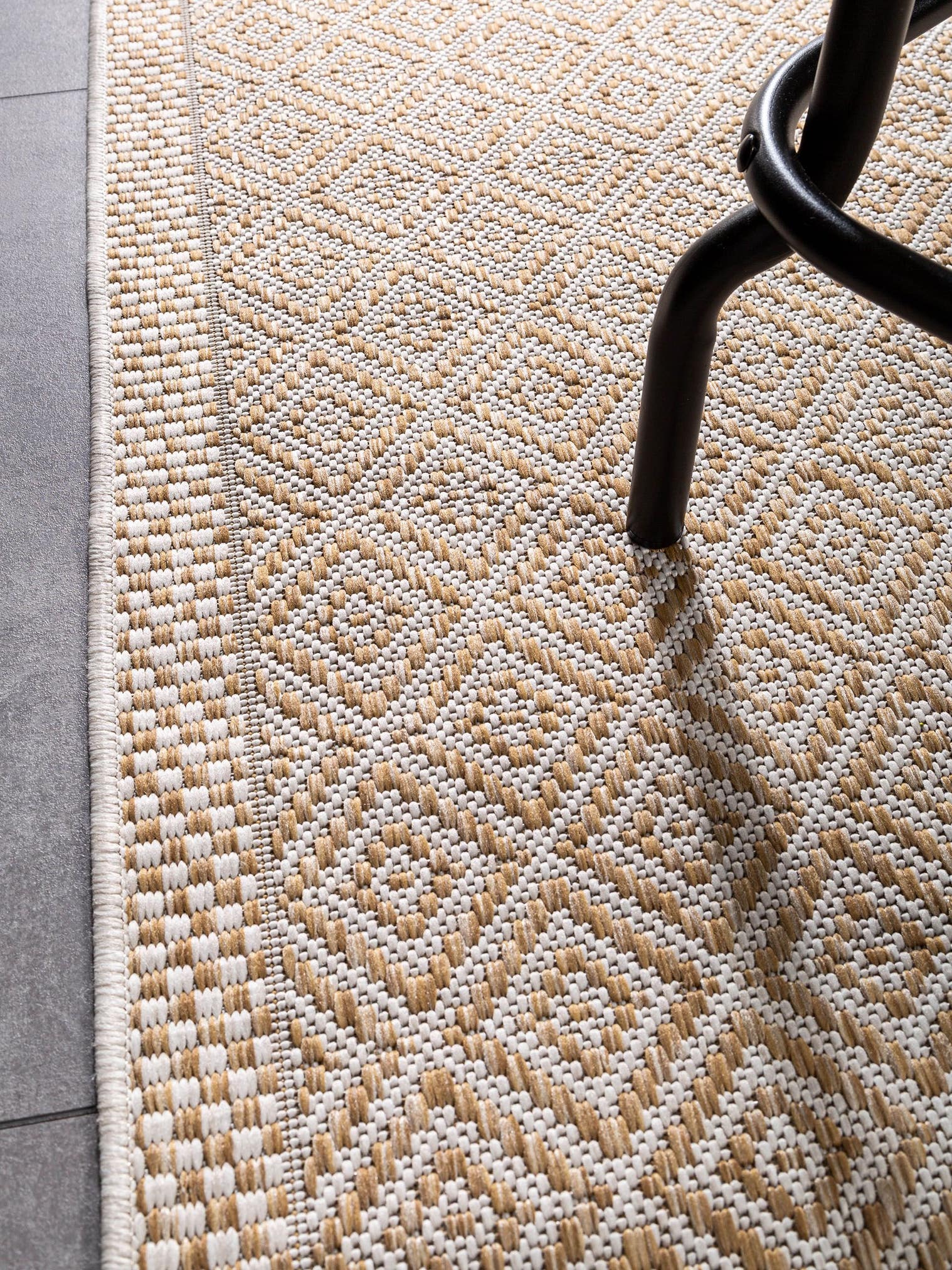 Teppich aus 100% Polypropylen in Beige mit bis 5 mm hohem Flor von benuta Nest