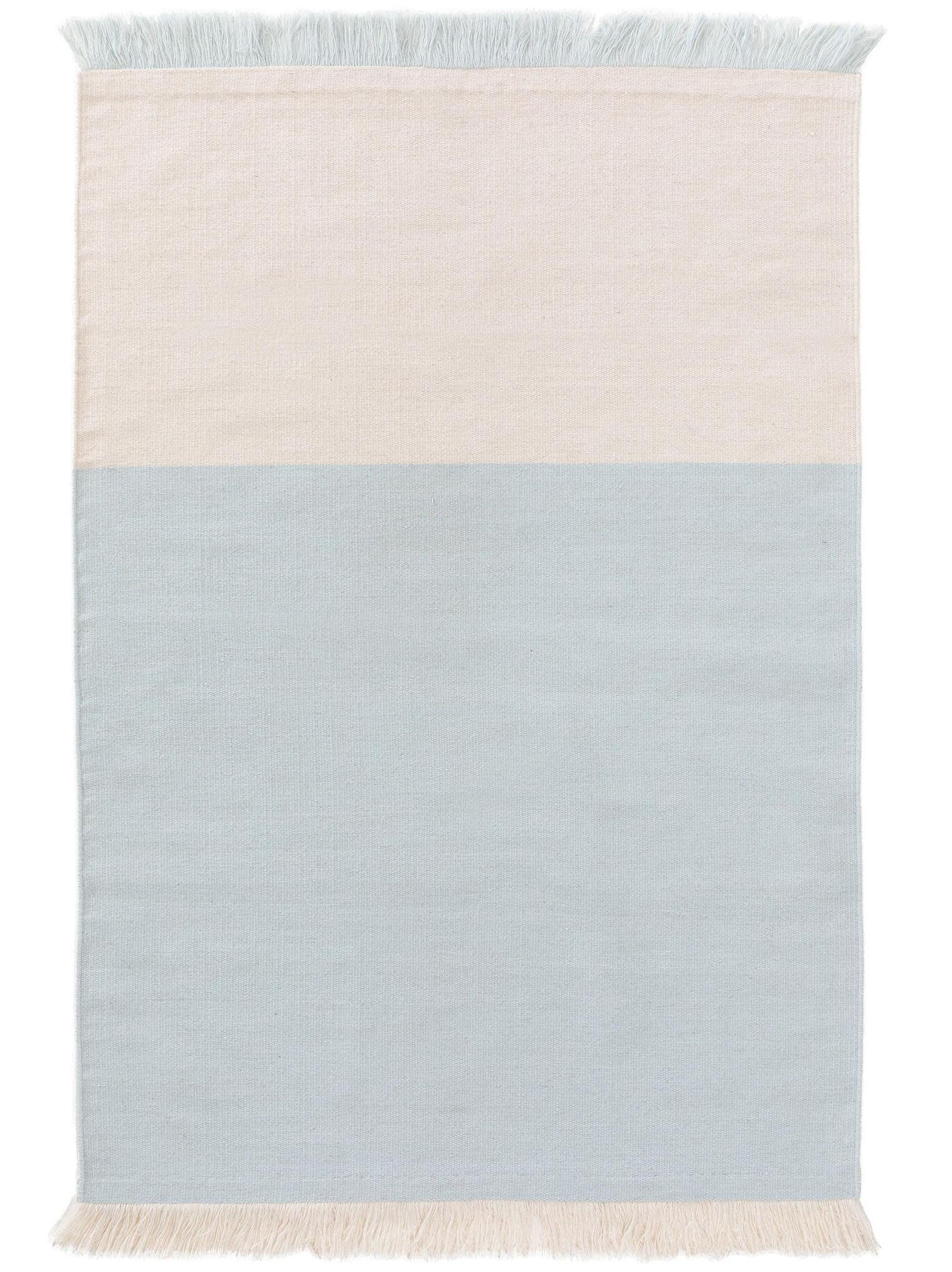 Teppich aus 100% Wolle in Blau mit bis 5 mm hohem Flor von benuta Pop