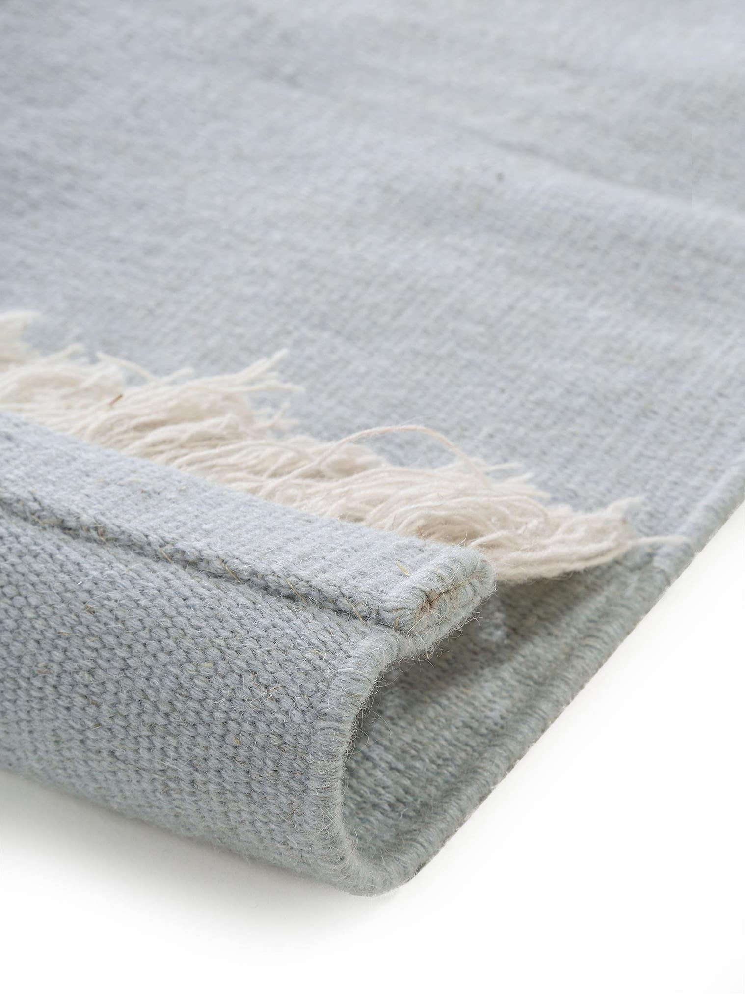 Teppich aus 100% Wolle in Blau mit bis 5 mm hohem Flor von benuta Pop