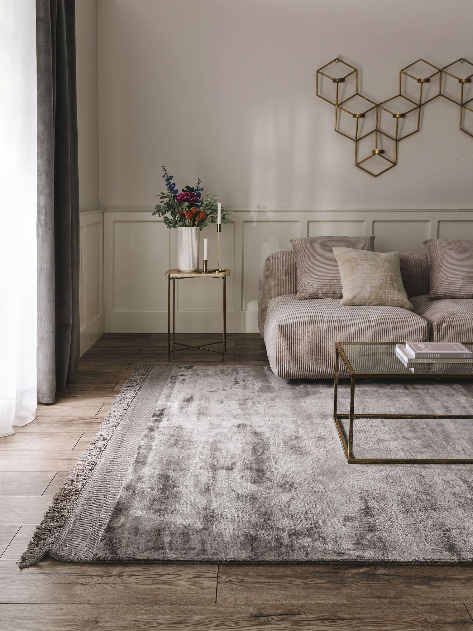 Teppich aus 100% Viskose in Grau mit 11 bis 20 mm hohem Flor von benuta Finest