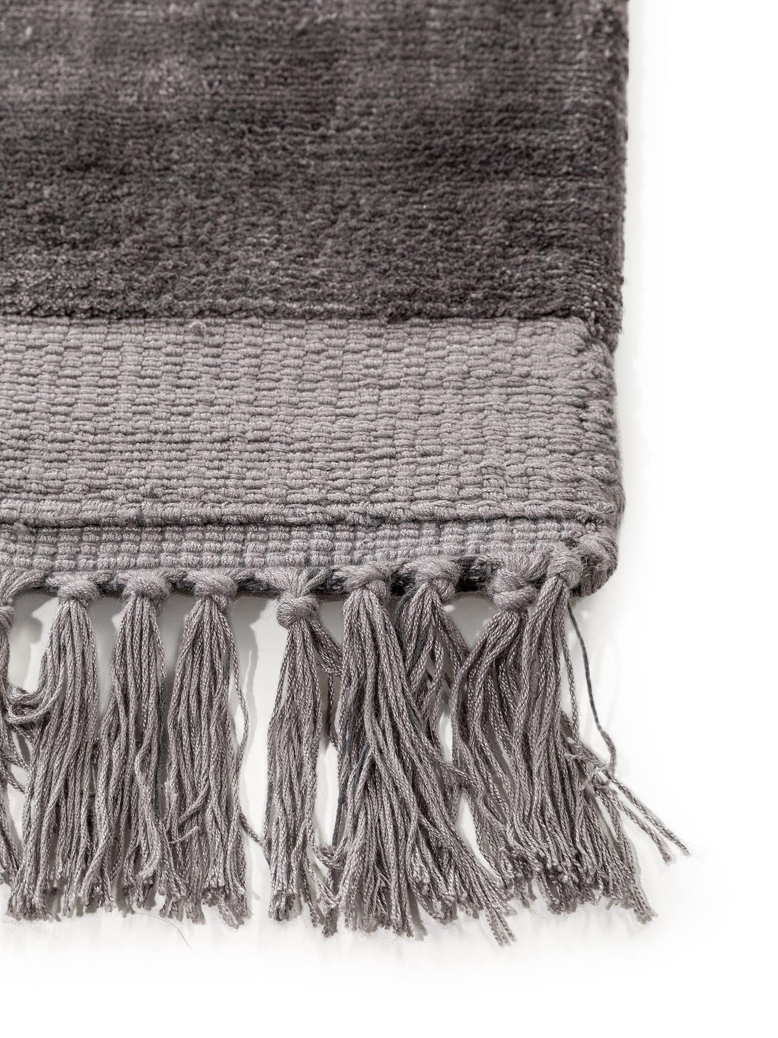 Alfombra de 100% Viscosa en Gris con un pelo de {{Placeholder_Pile Height}} de altura de benuta Finest