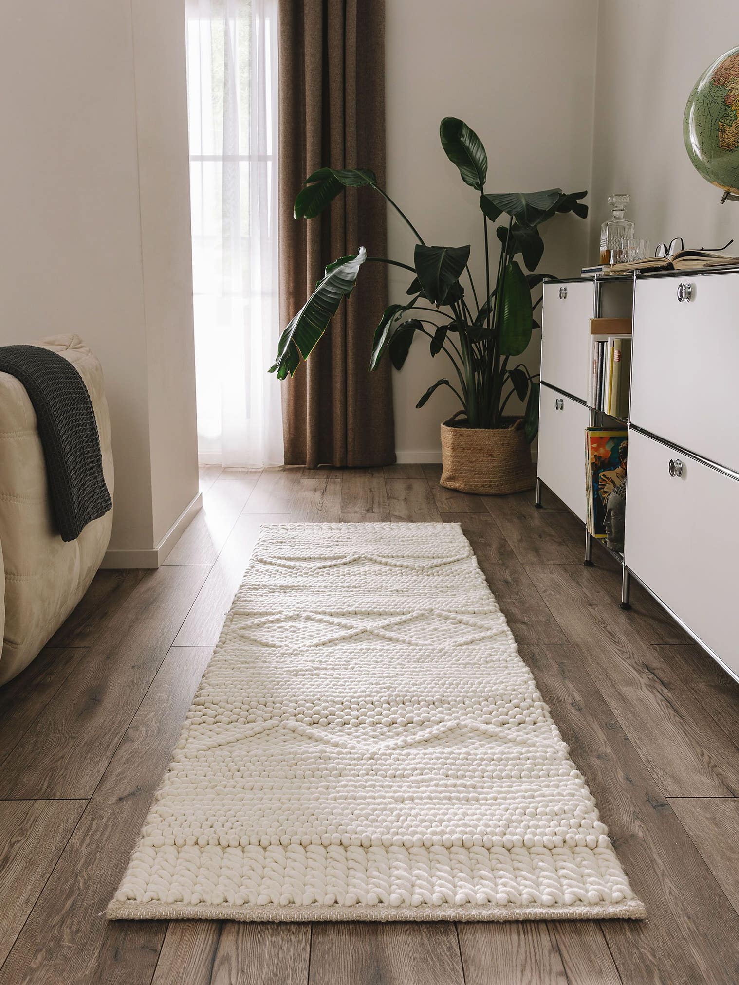 Teppich aus 100% Wolle in Beige mit 6 bis 10 mm hohem Flor von benuta Pure