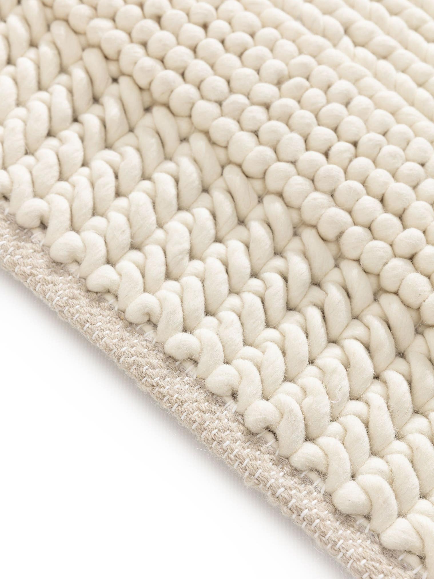 Teppich aus 100% Wolle in Beige mit 6 bis 10 mm hohem Flor von benuta Pure