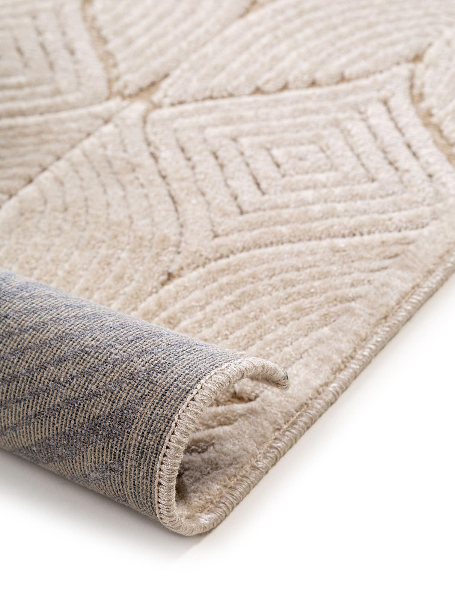 Teppich aus 100% Viskose in Beige mit bis 5 mm hohem Flor von benuta Pop