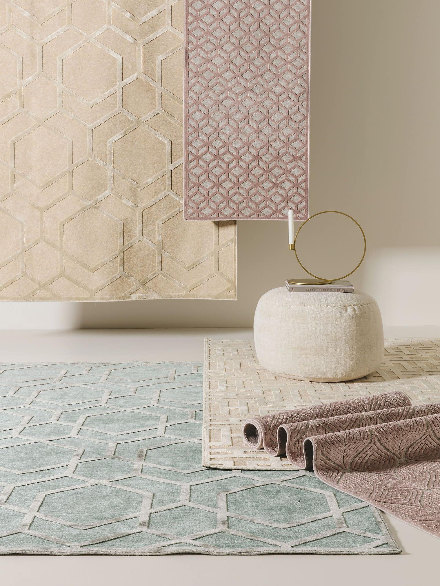 Teppich aus 100% Viskose in Beige mit bis 5 mm hohem Flor von benuta Pop