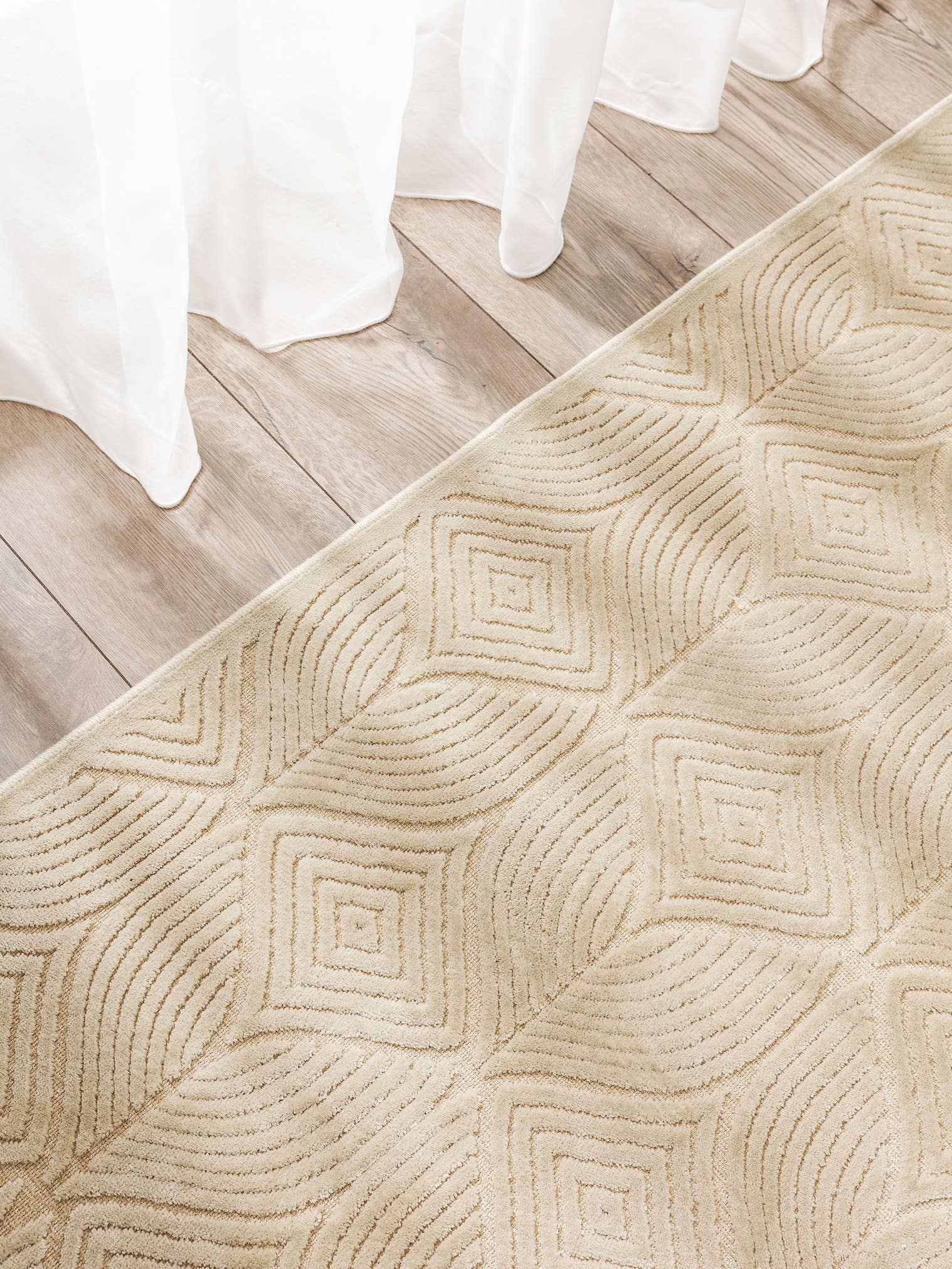 Alfombra de 100% Viscosa en Beige con un pelo de {{Placeholder_Pile Height}} de altura de benuta Pop