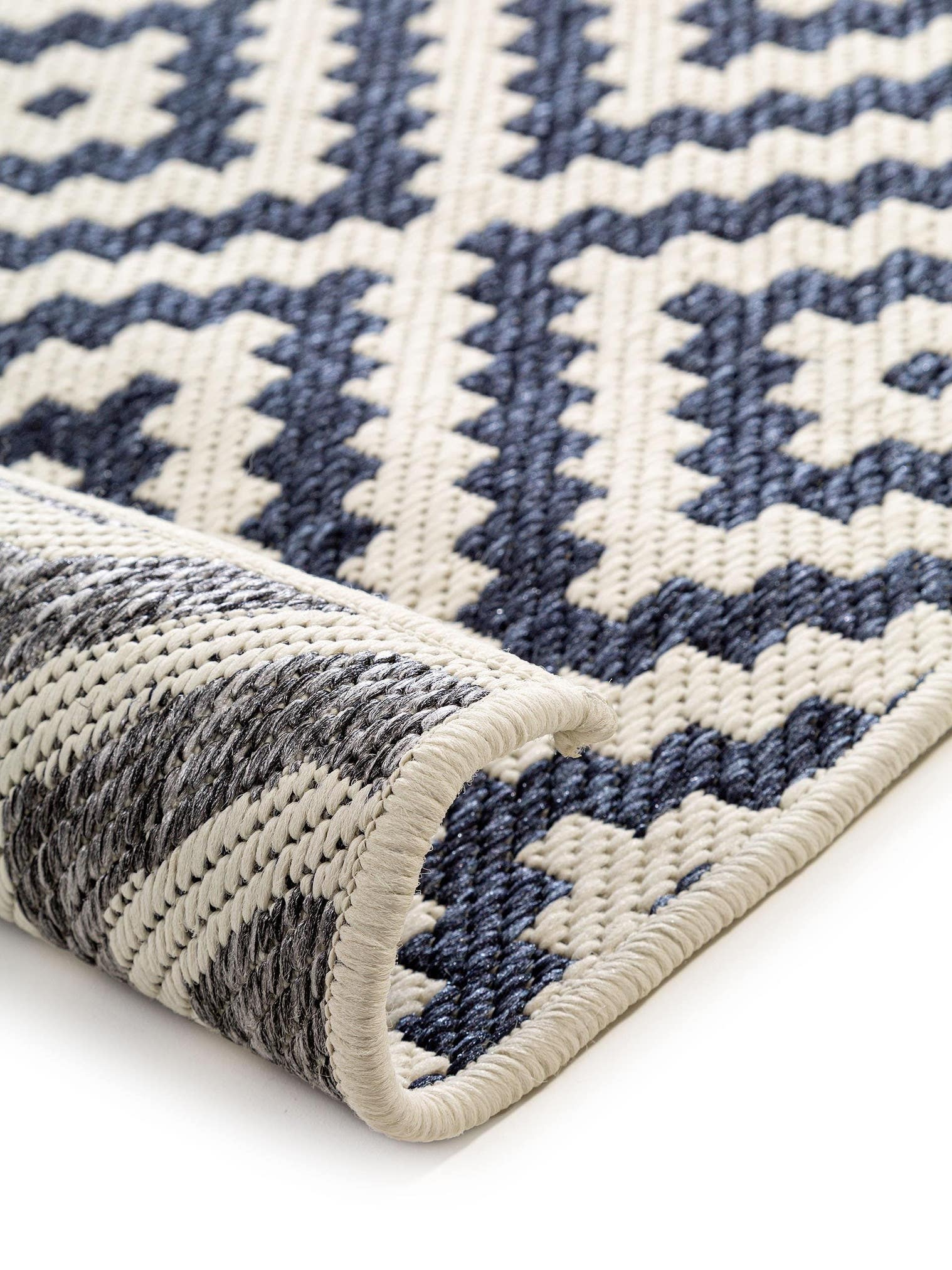 Teppich aus 100% Polypropylen in Grau mit bis 5 mm hohem Flor von benuta Nest