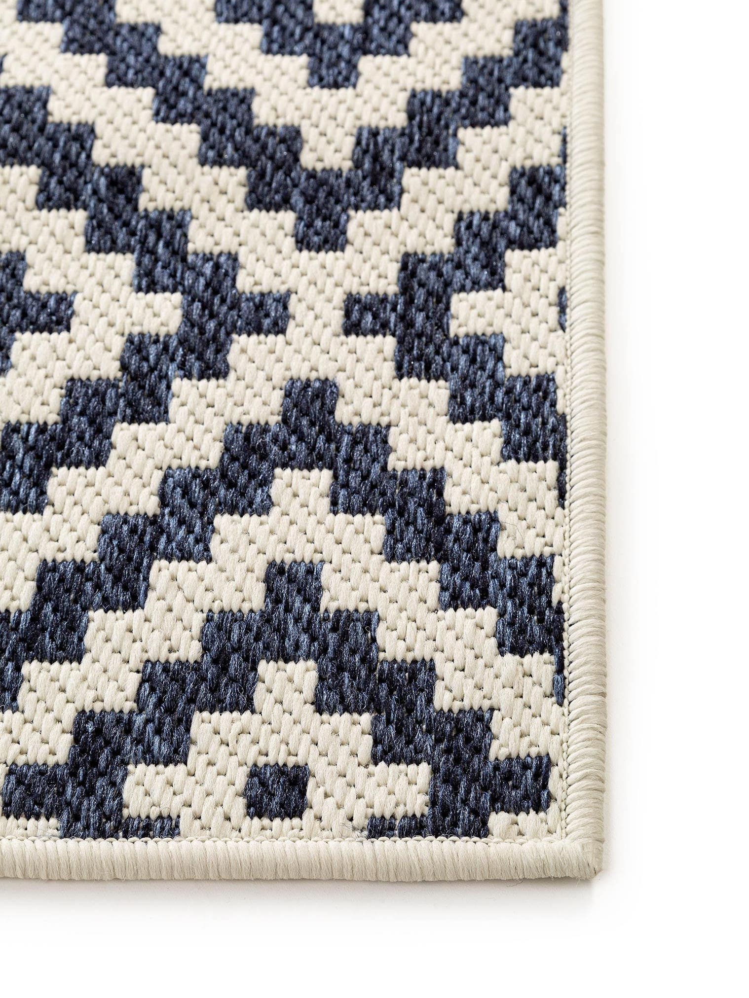 Teppich aus 100% Polypropylen in Grau mit bis 5 mm hohem Flor von benuta Nest