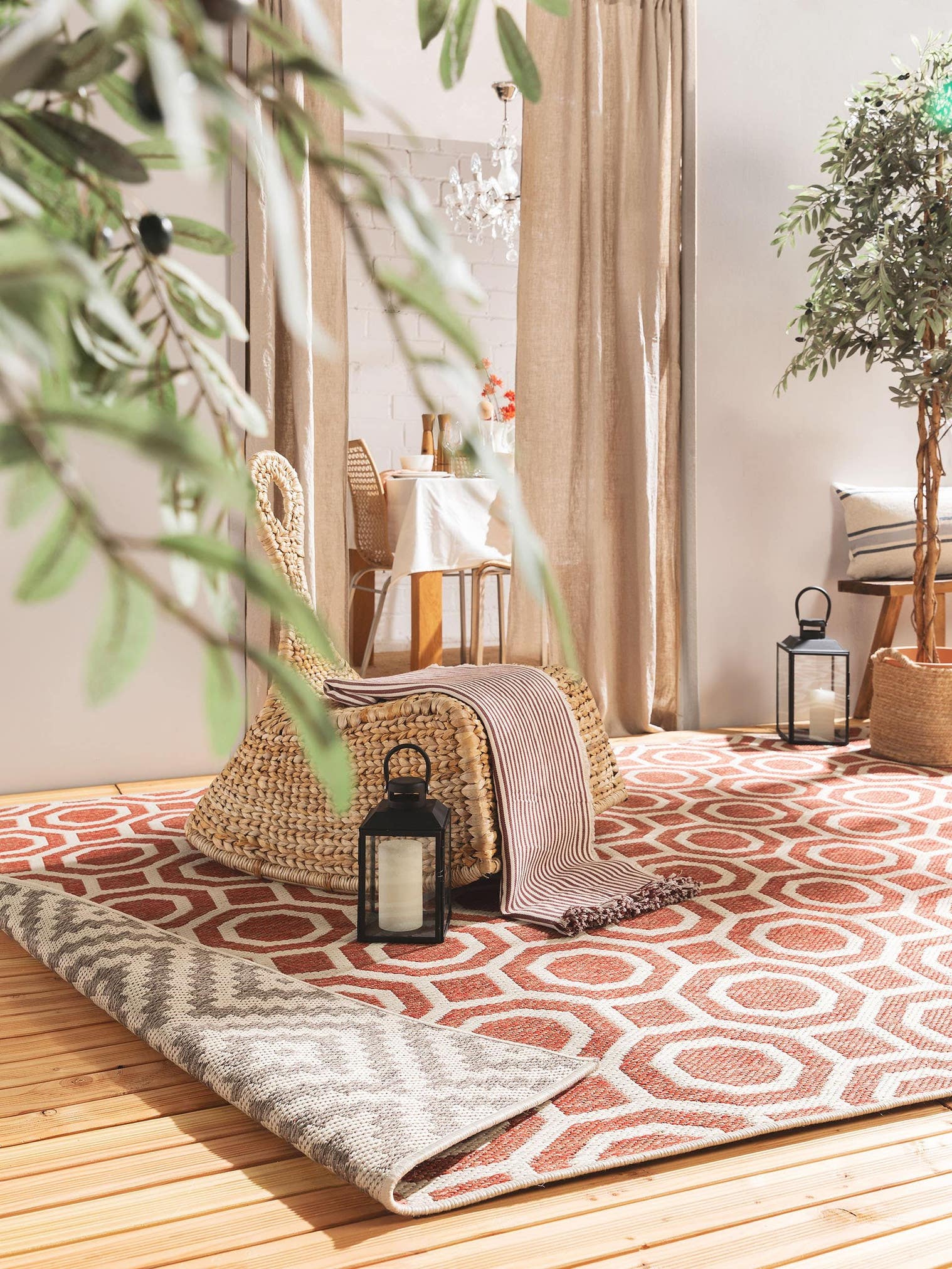 Teppich aus 100% Polypropylen in Beige mit bis 5 mm hohem Flor von benuta Nest