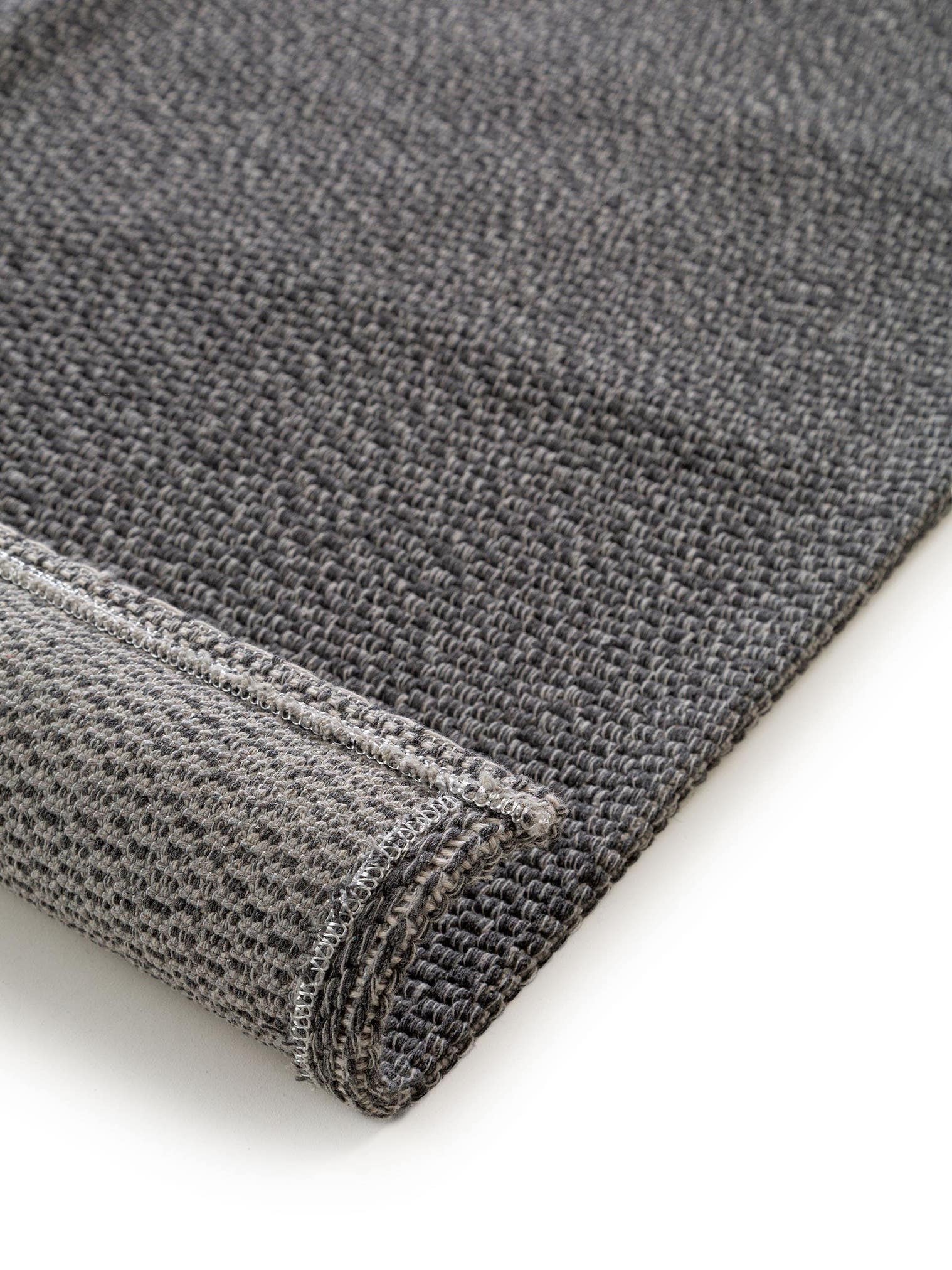 Teppich aus 100% Baumwolle in Grau mit bis 5 mm hohem Flor von benuta Nest