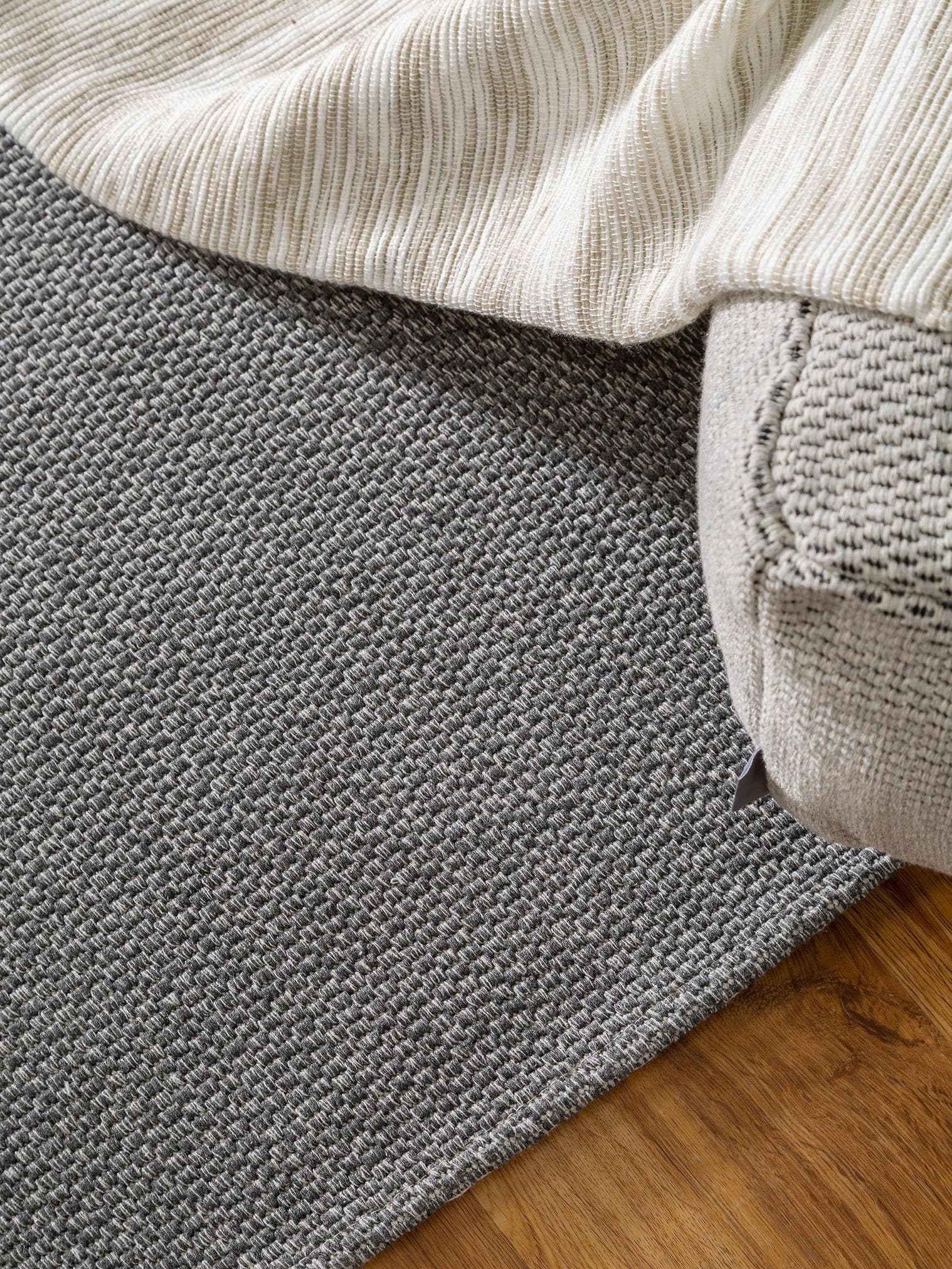Teppich aus 100% Baumwolle in Grau mit bis 5 mm hohem Flor von benuta Nest