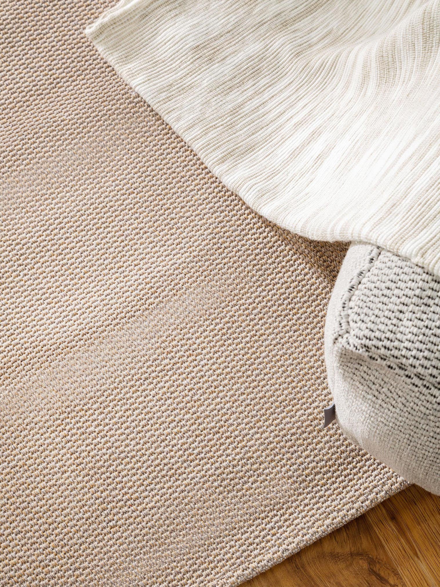 Teppich aus 100% Baumwolle in Taupe mit bis 5 mm hohem Flor von benuta Nest