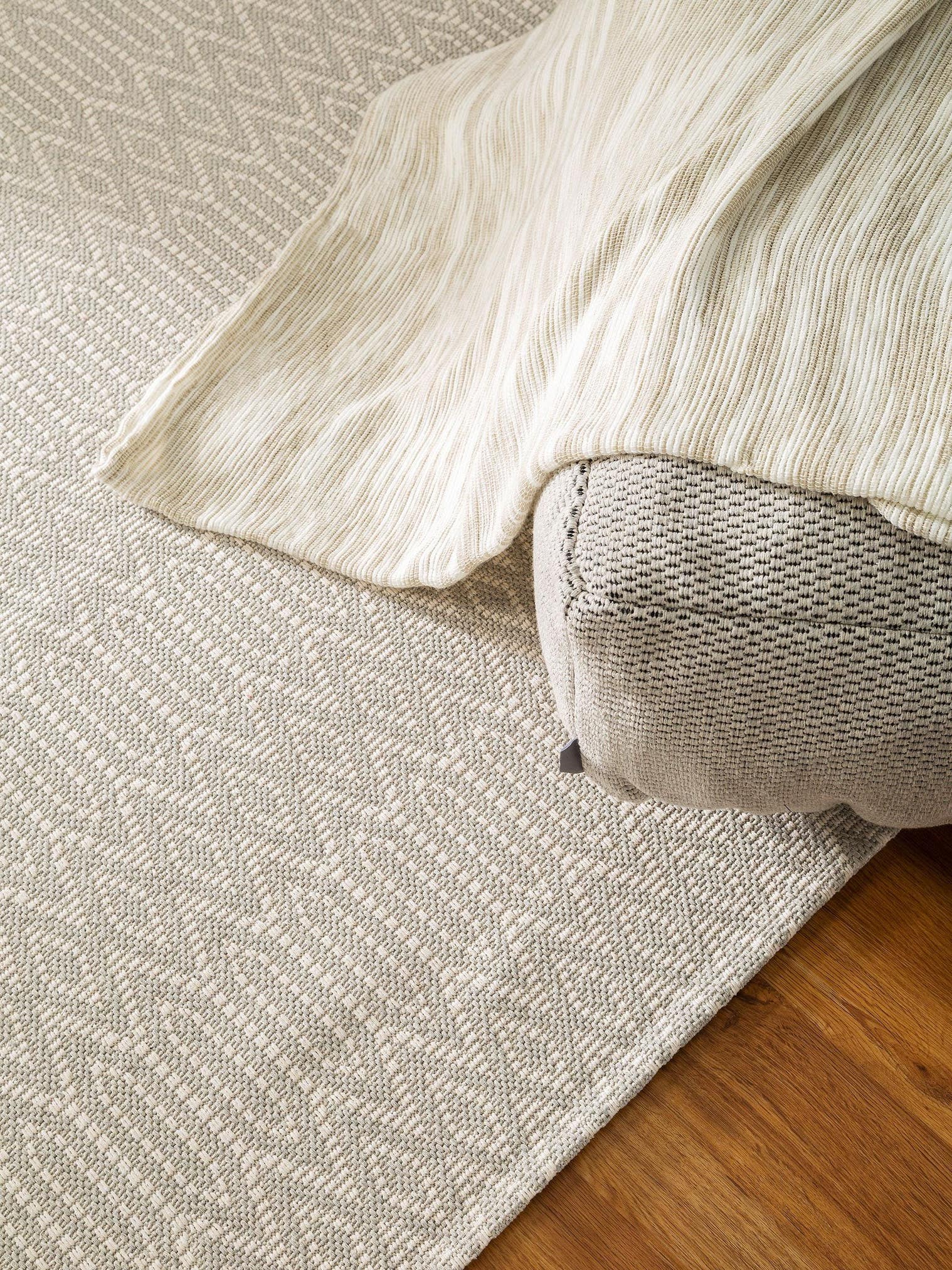 Teppich aus 100% Baumwolle in Grau mit bis 5 mm hohem Flor von benuta Nest