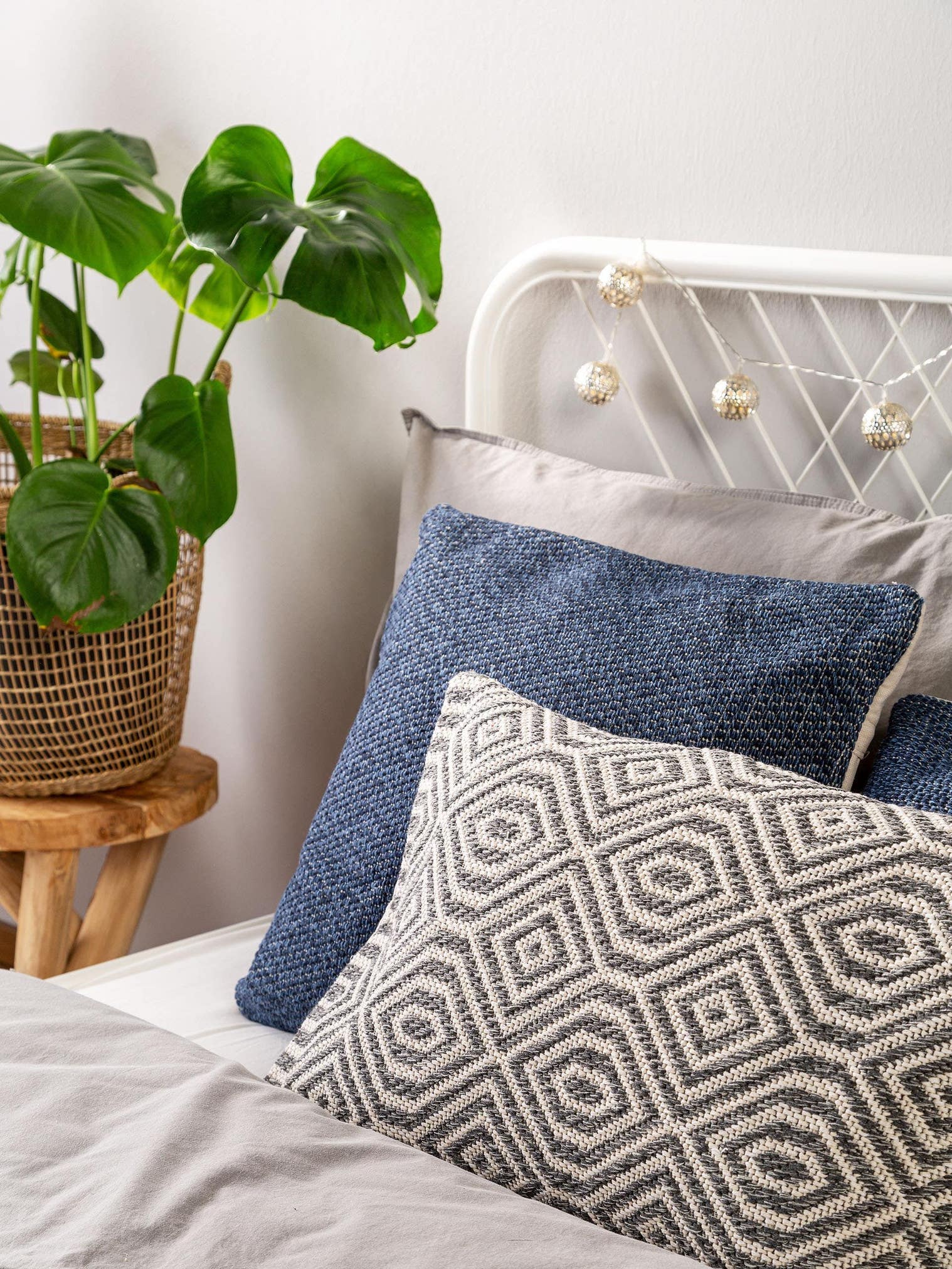 Cushion Cover Laos Charcoal in Ikat design made of 100% Cotton by benuta Nest