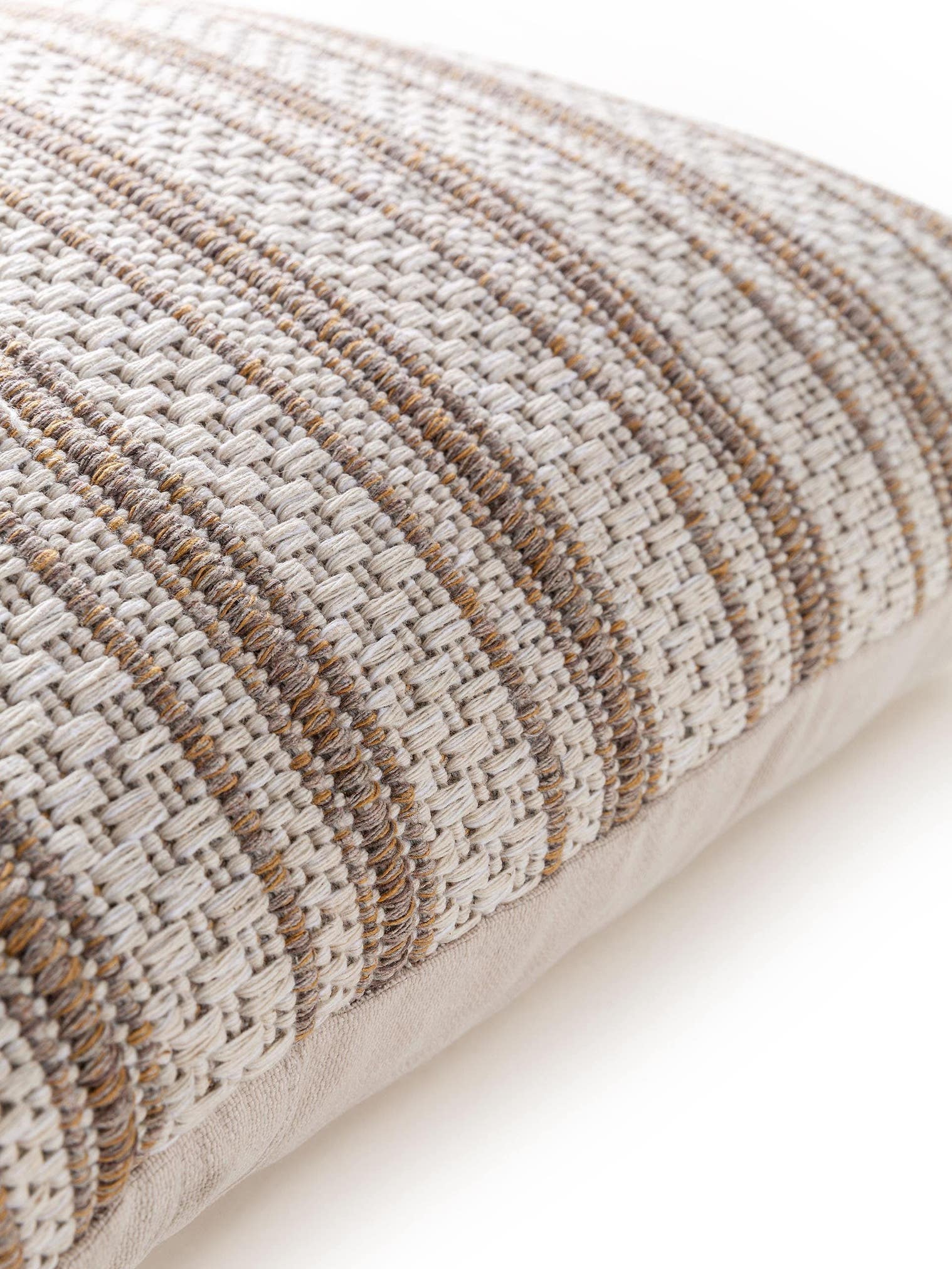 Poszewka Santo szarobrązowy com design Paski em 100% Bawełna da benuta