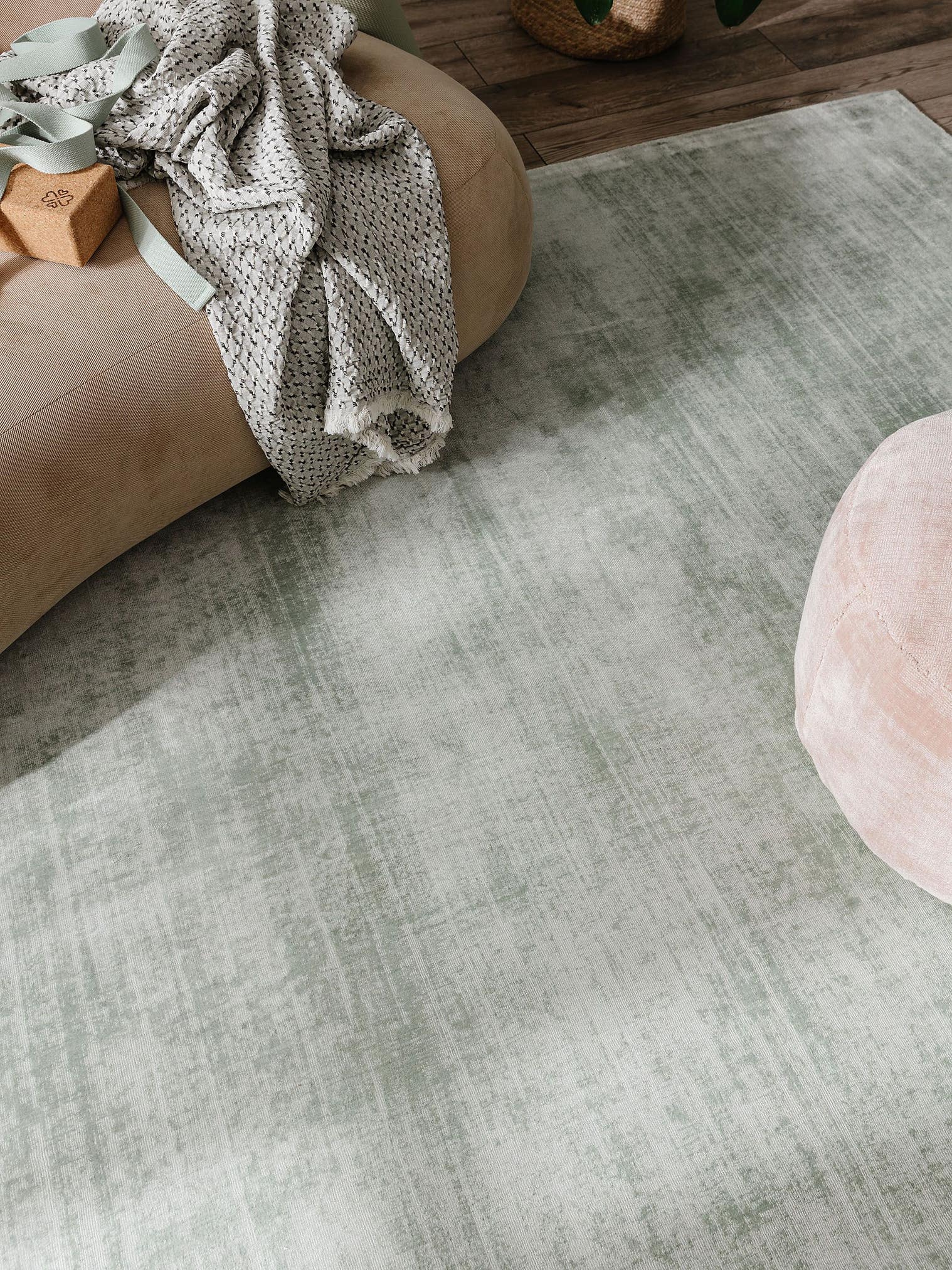Rug made of 100% Viscose in Green with a 6 - 10 mm high pile by benuta Pure