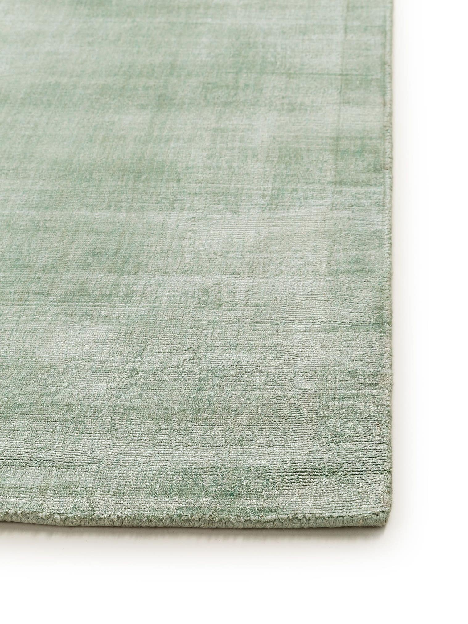 Rug made of 100% Viscose in Green with a 6 - 10 mm high pile by benuta Pure