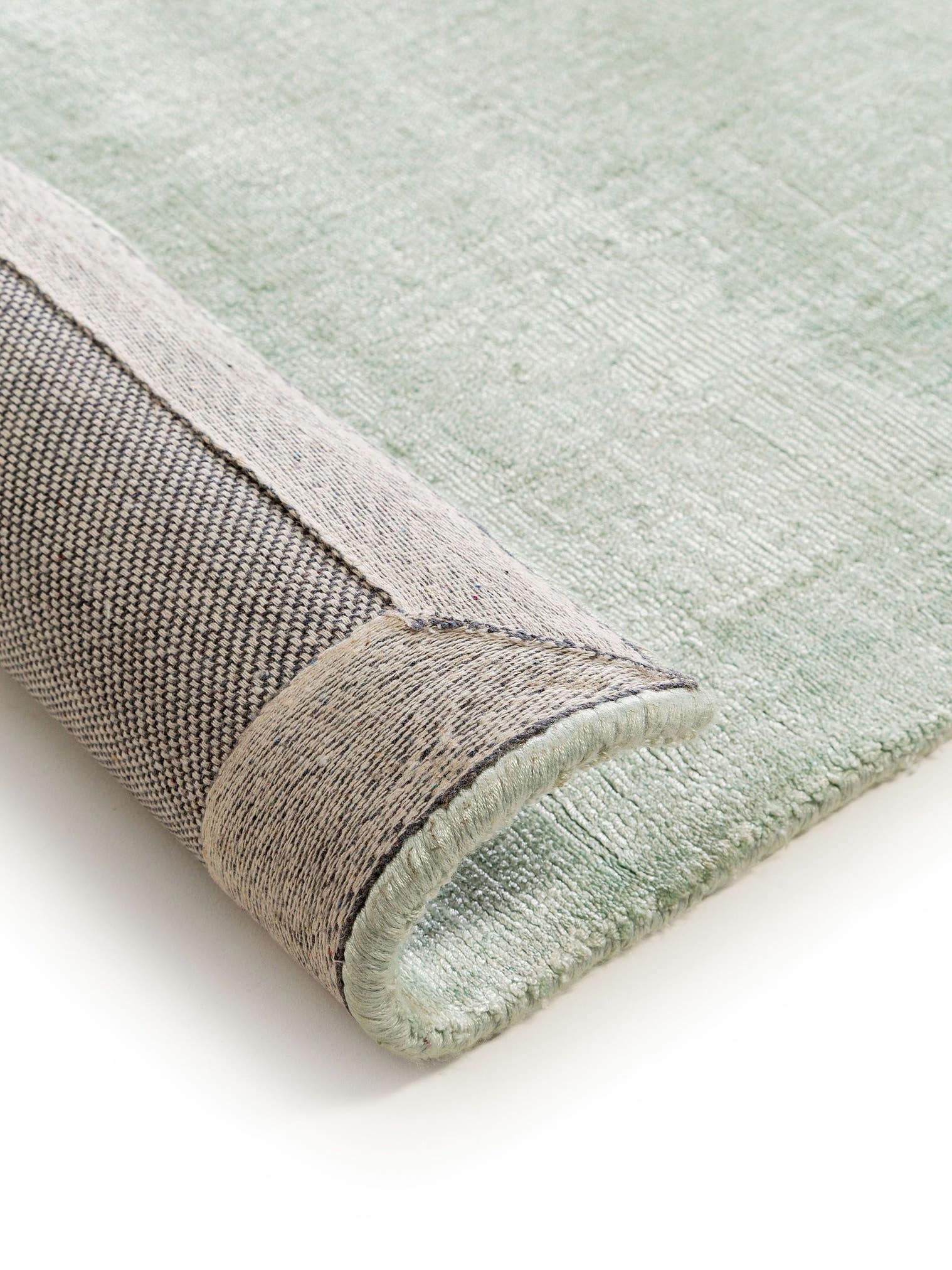 Rug made of 100% Viscose in Green with a 6 - 10 mm high pile by benuta Pure