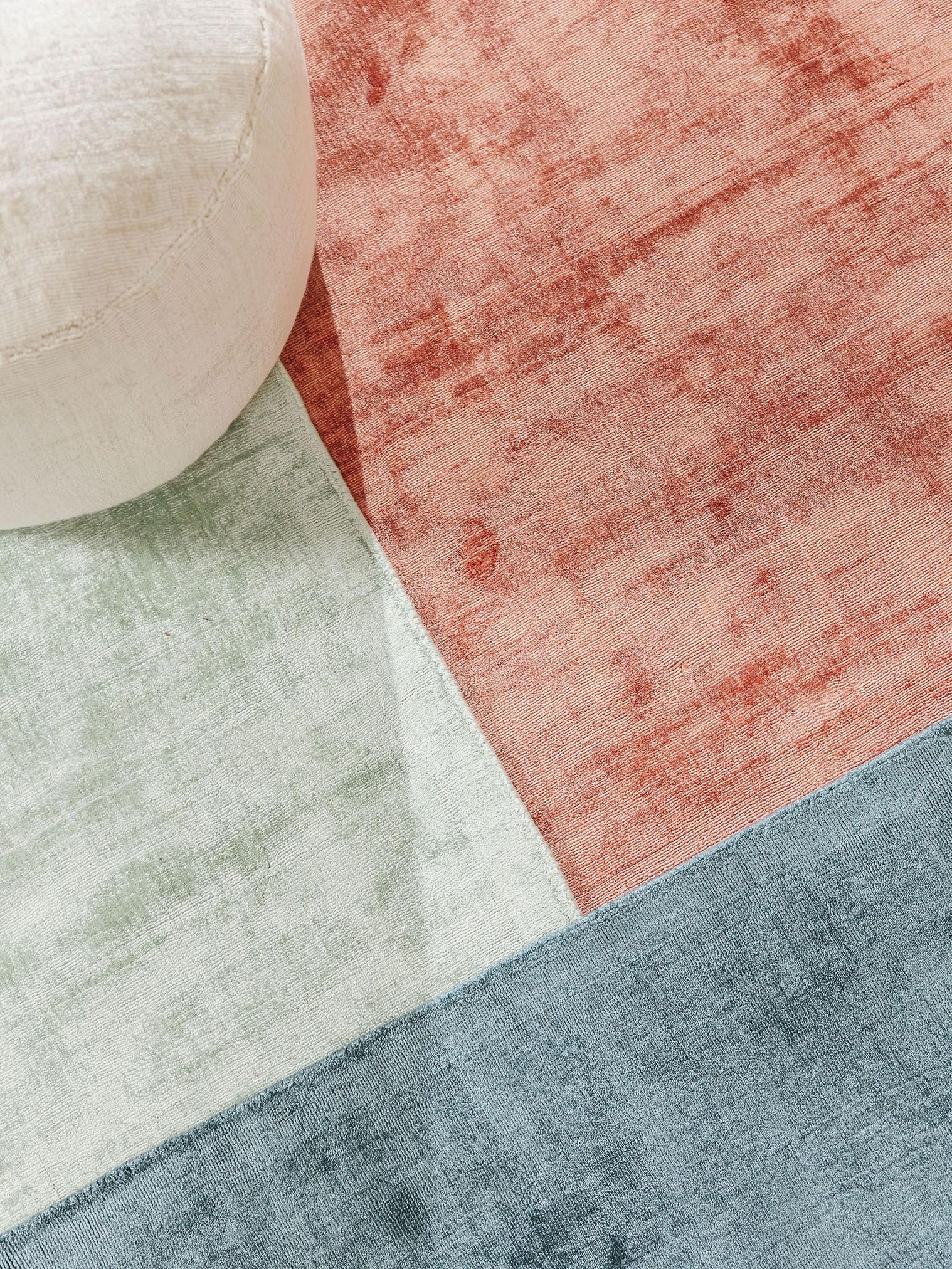Rug made of 100% Viscose in Green with a 6 - 10 mm high pile by benuta Pure