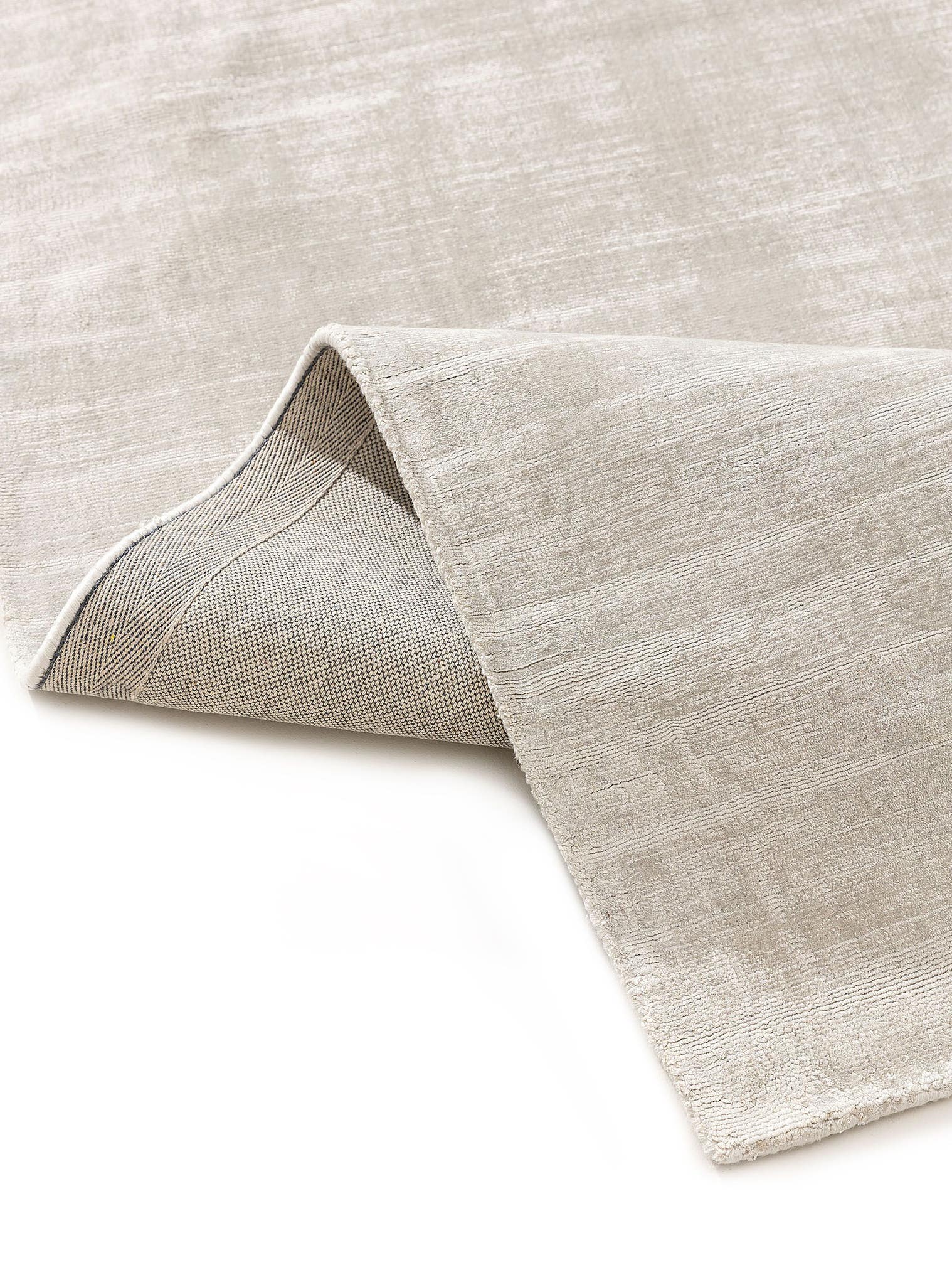 Tapis en 100% Viscose en Gris avec une pile de 6 - 10 mm de hauteur de benuta Pure