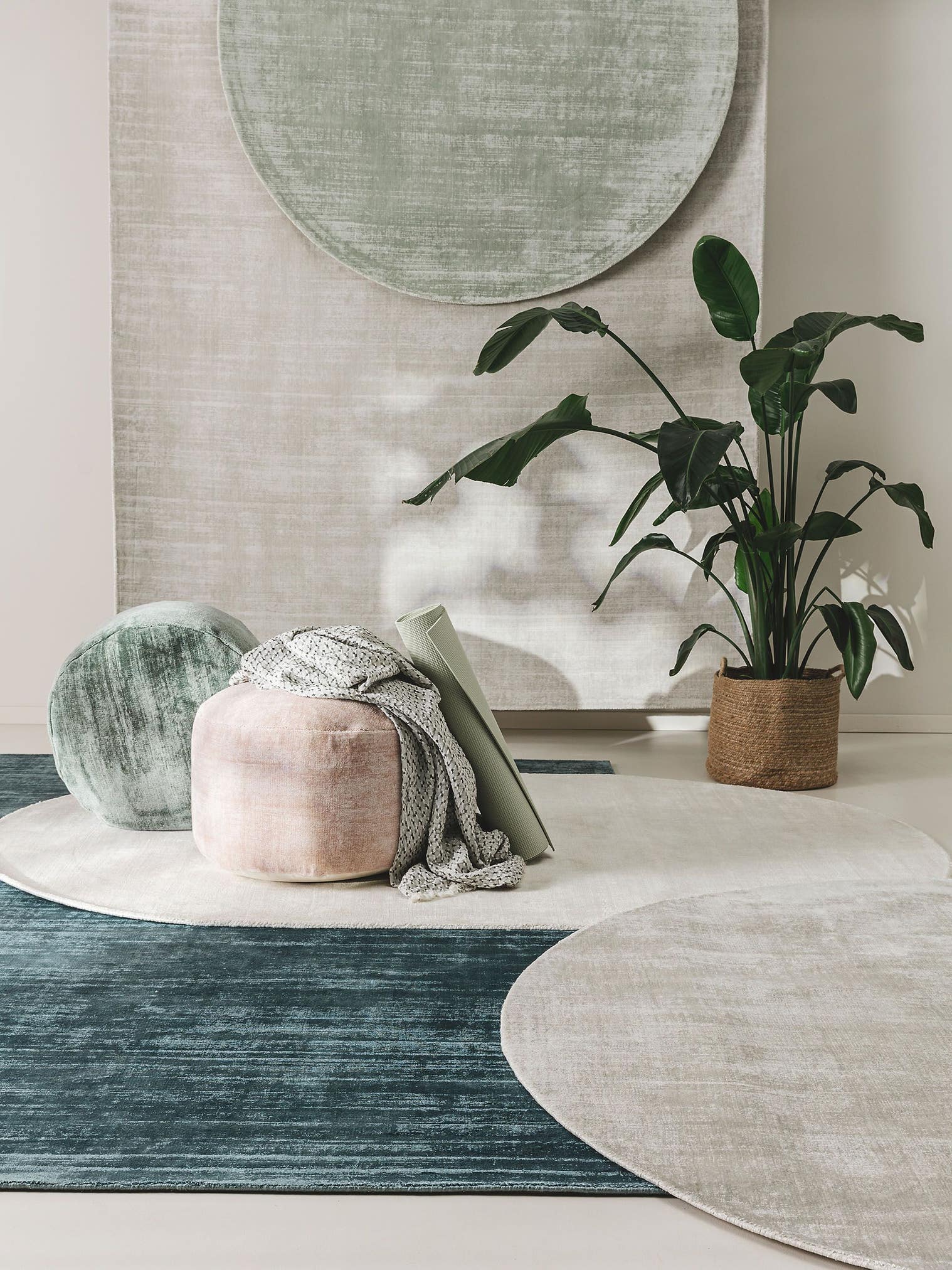 Tapis en 100% Viscose en Gris avec une pile de 6 - 10 mm de hauteur de benuta Pure