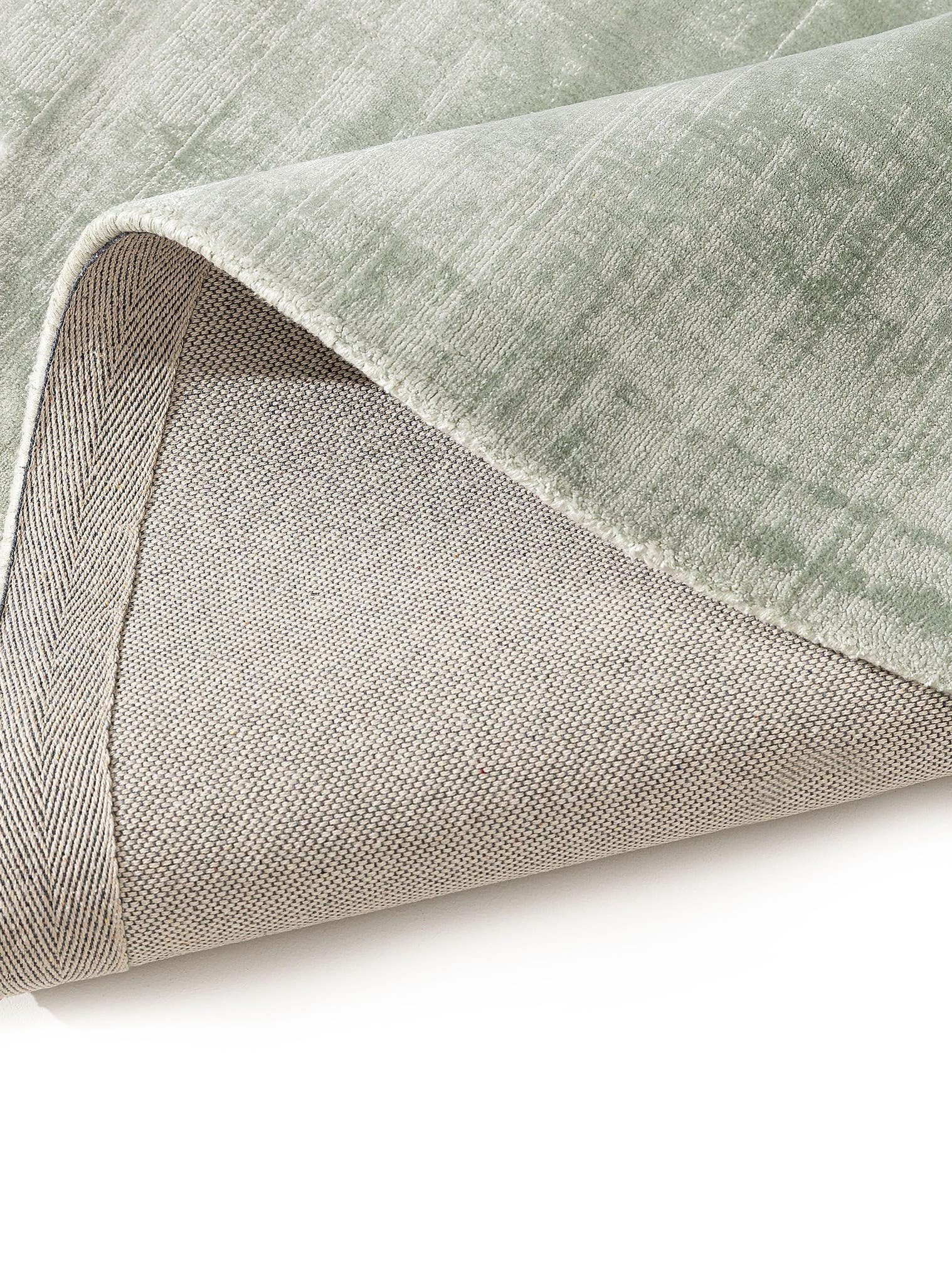 Tapijt van 100% Viscose in Groen met een 6 - 10 mm hoge pool van benuta Pure