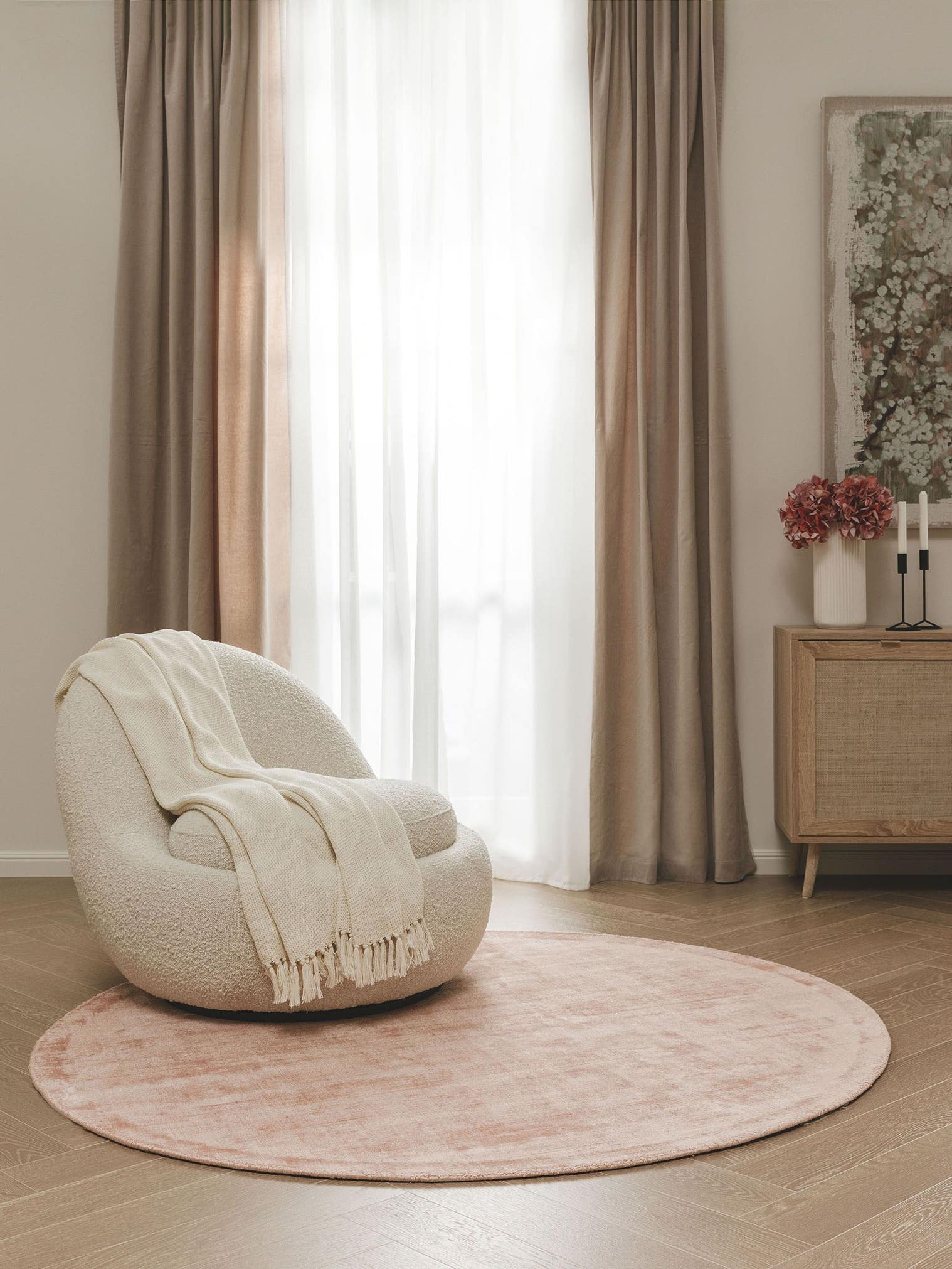 Teppich aus 100% Viskose in Rosa mit 6 bis 10 mm hohem Flor von benuta Pure