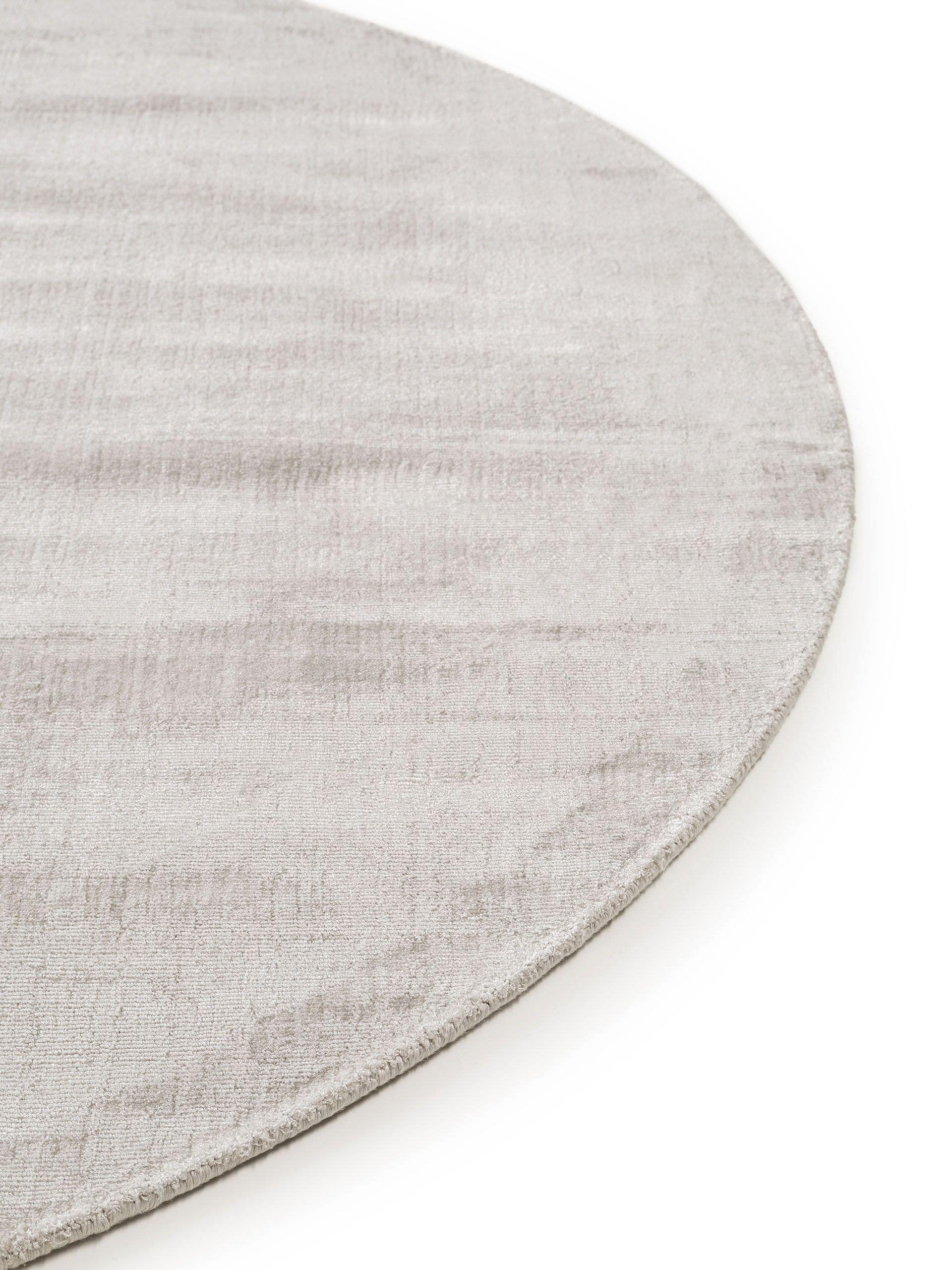 Rug made of 100% Viscose in Grey with a 6 - 10 mm high pile by benuta Pure