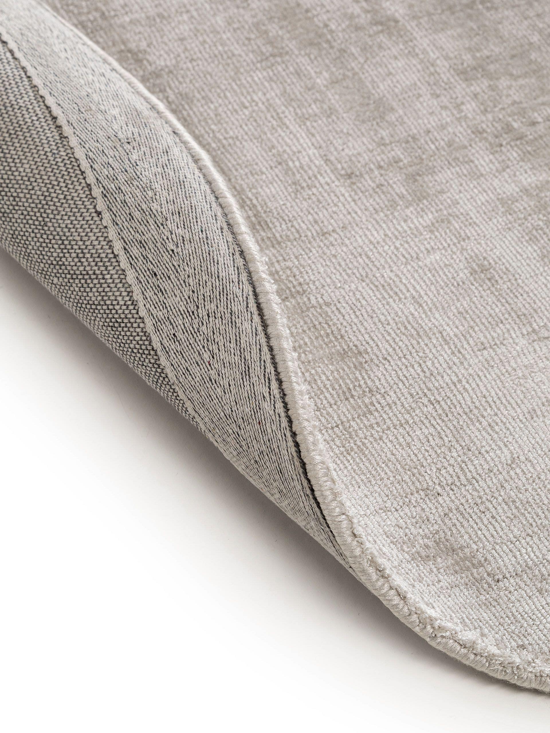 Rug made of 100% Viscose in Grey with a 6 - 10 mm high pile by benuta Pure