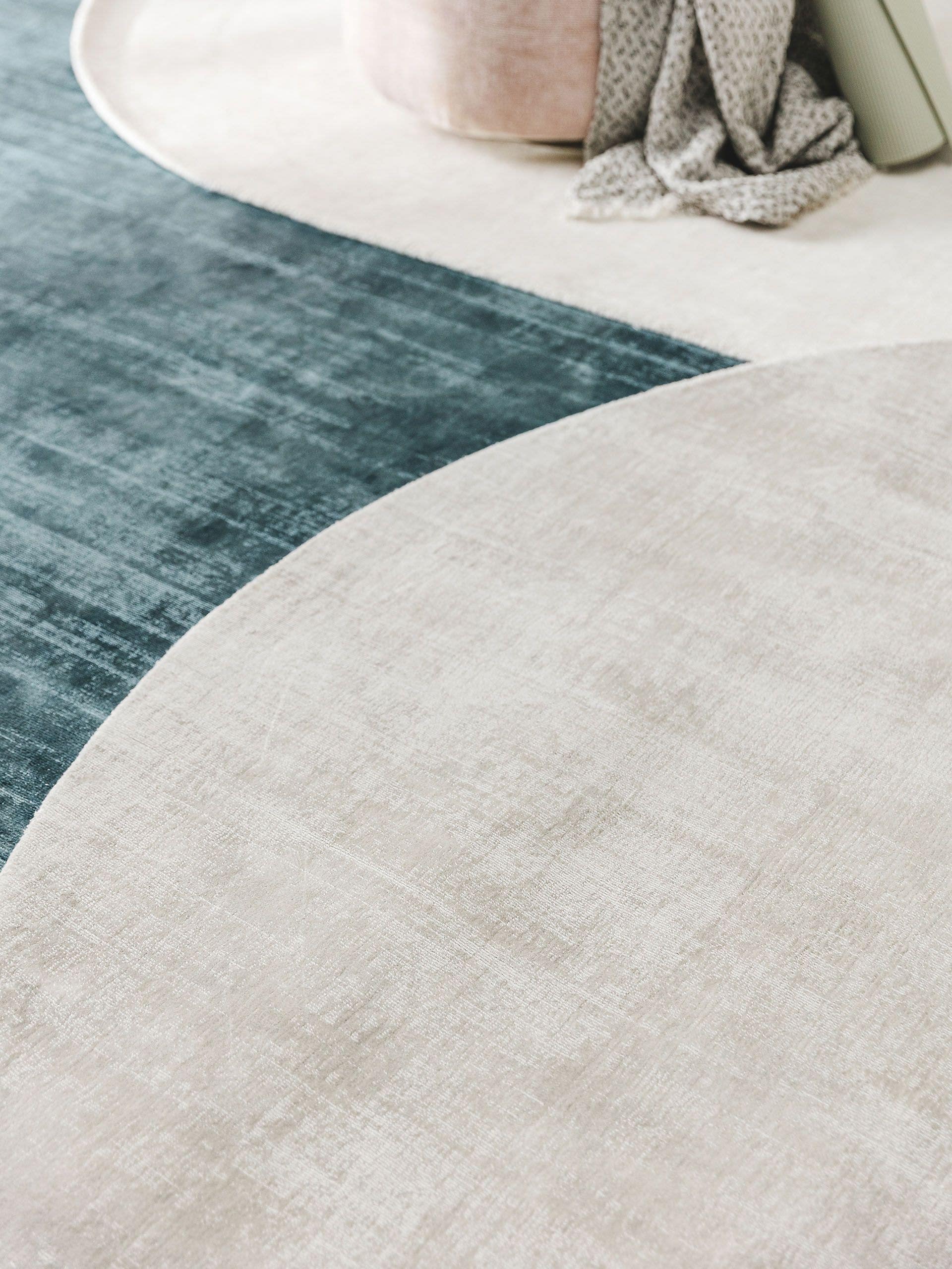 Rug made of 100% Viscose in Grey with a 6 - 10 mm high pile by benuta Pure