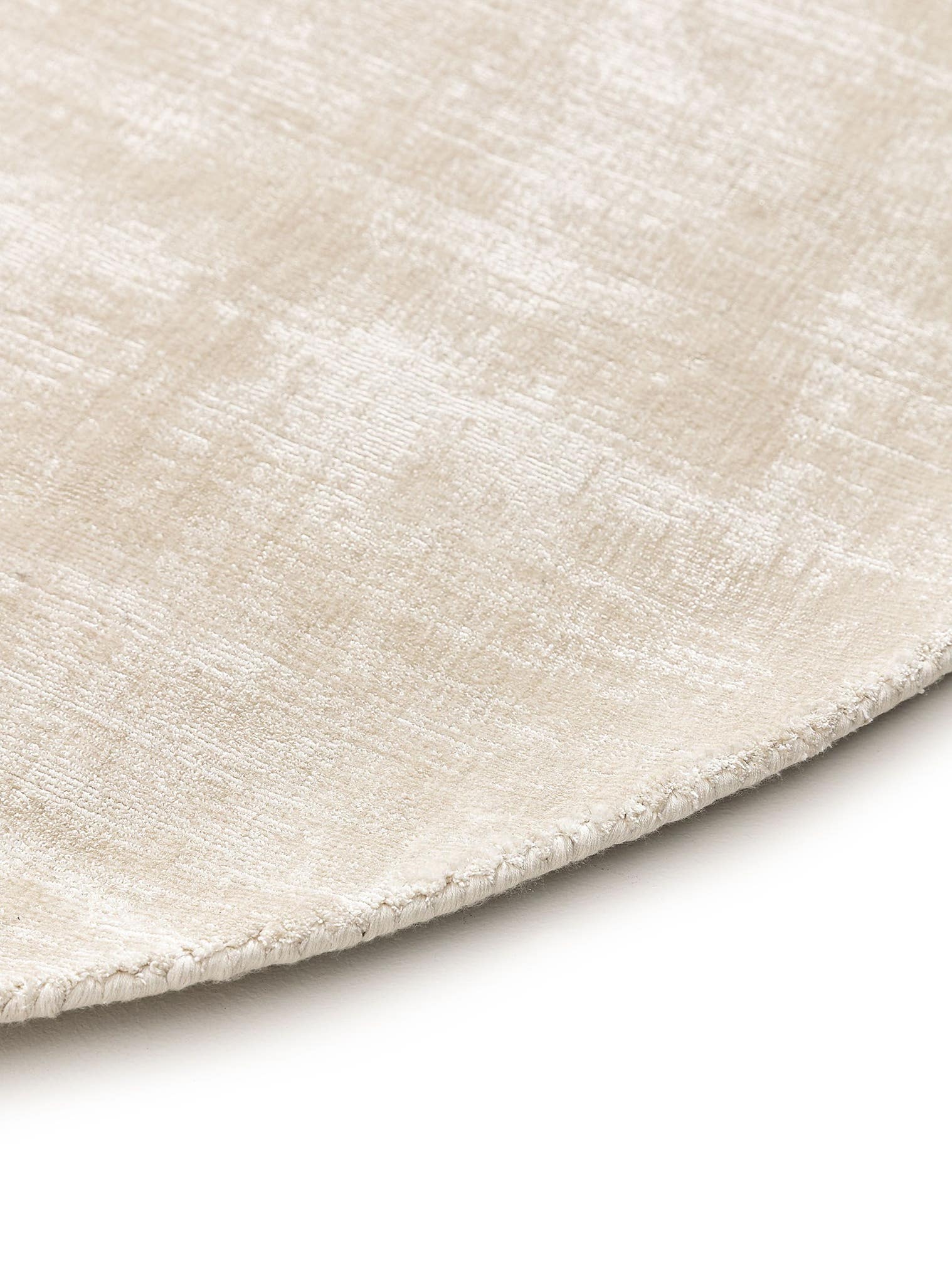 Tæppe af 100% Viskose i Beige med 6 - 10 mm høj luv fra benuta Pure