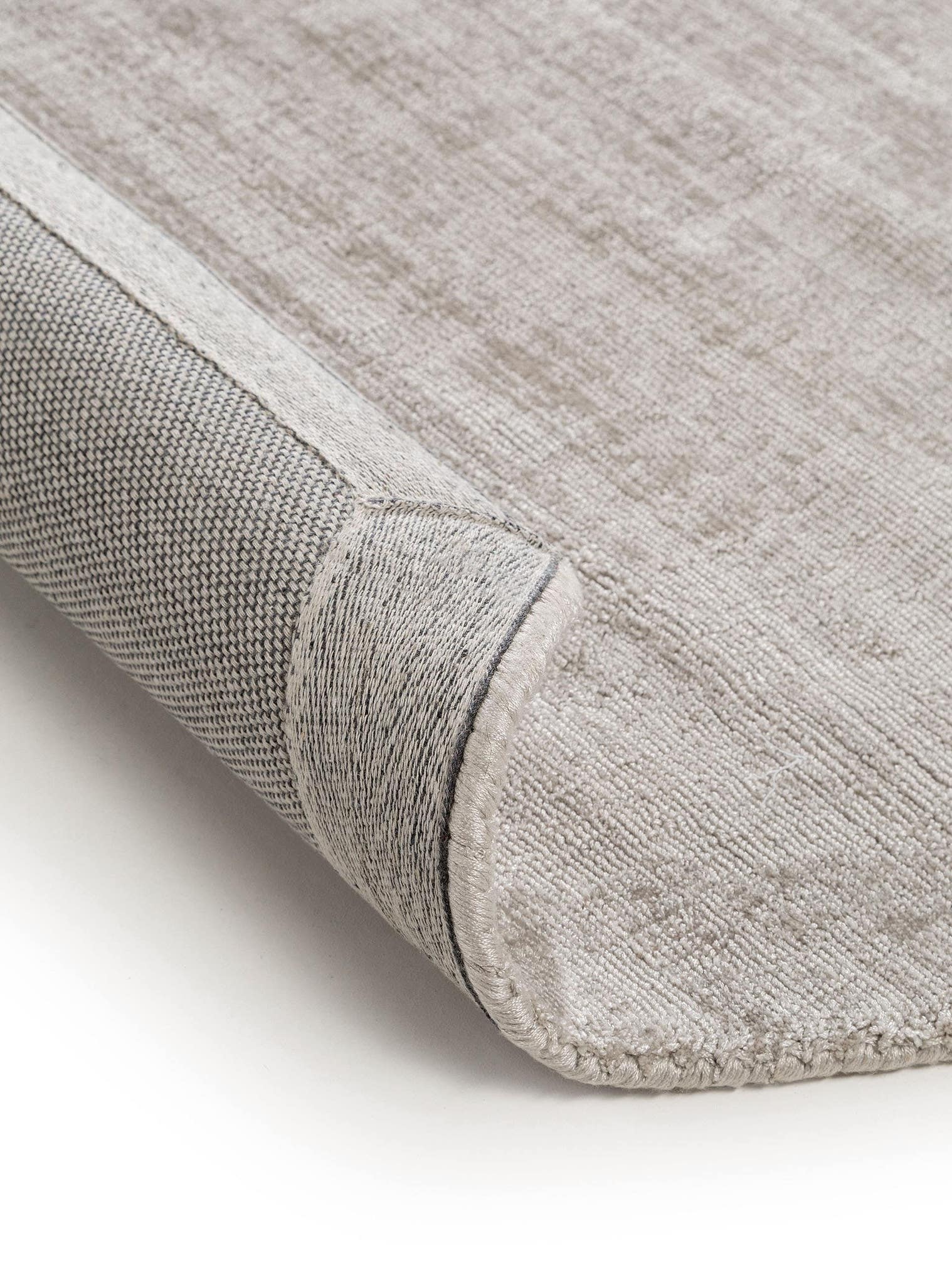 Rug made of 100% Viscose in Grey with a 6 - 10 mm high pile by benuta Pure