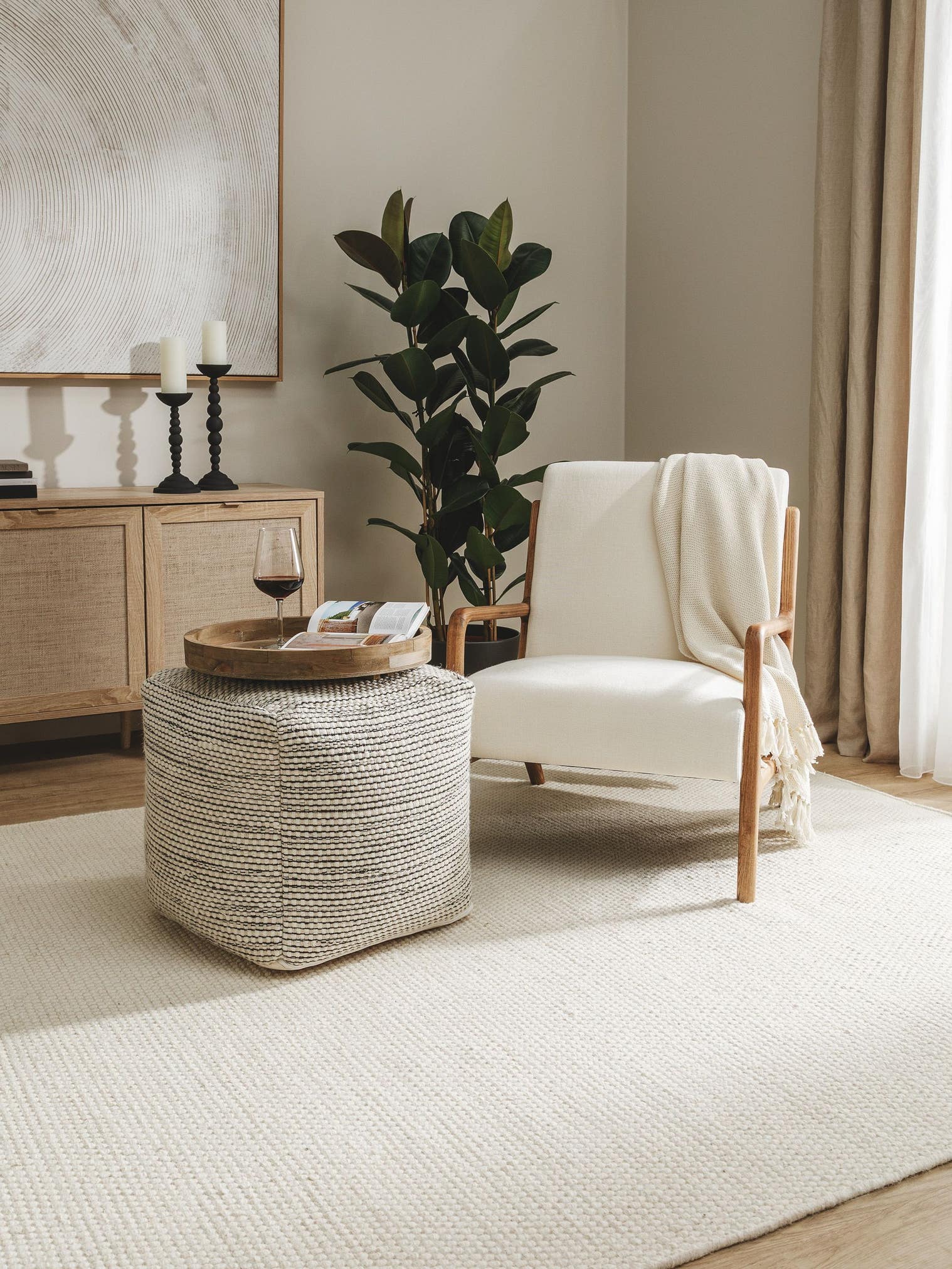 Handgefertigter Woll-Pouf Rocco Beige/Schwarz im Design Uni aus 80% Wolle, 20% Baumwolle von benuta Pure