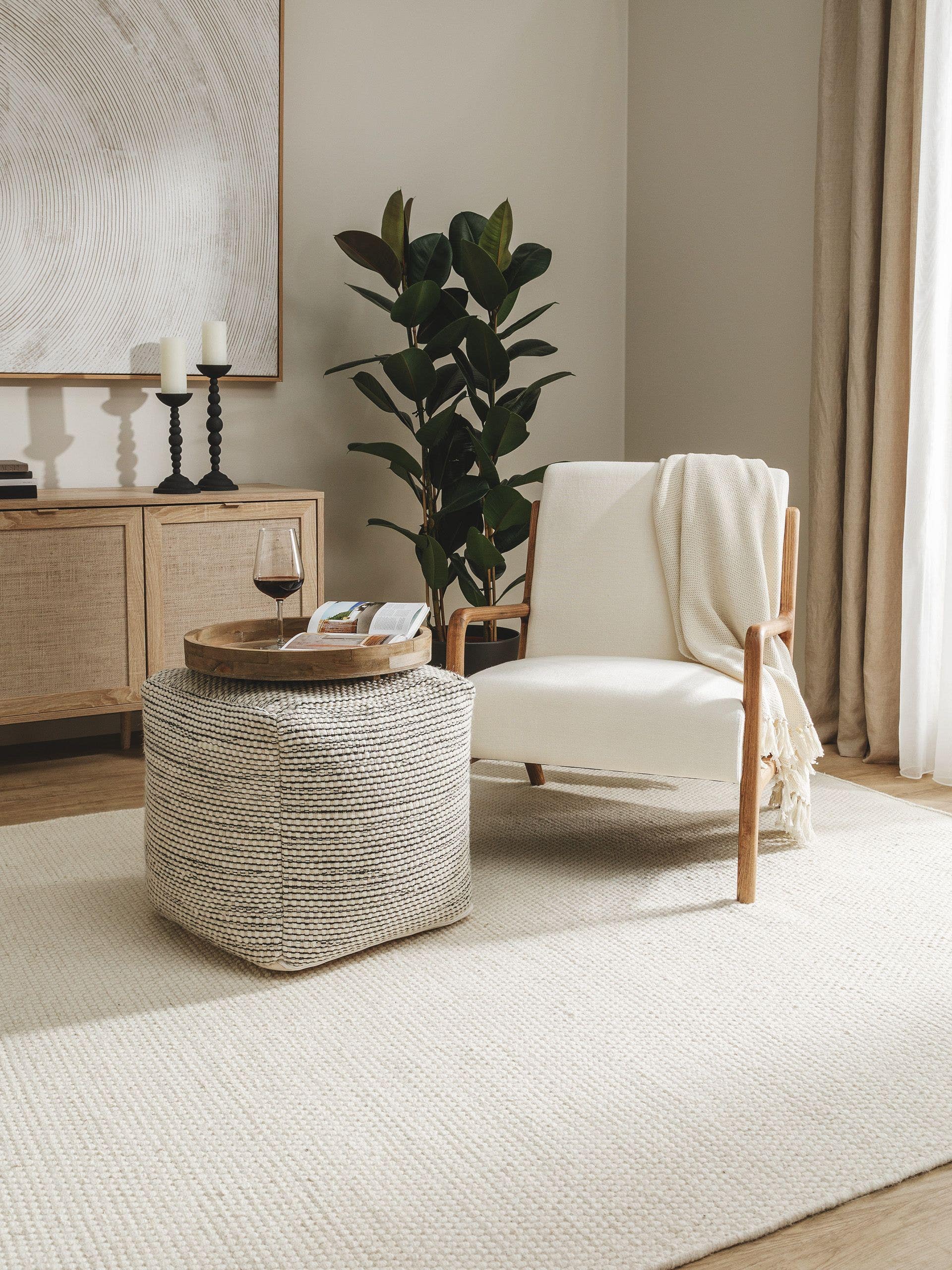 Håndlaget puff i ull Rocco Beige/Svart i Uni-design laget av 80 % ull, 20 % bomull fra benuta Pure