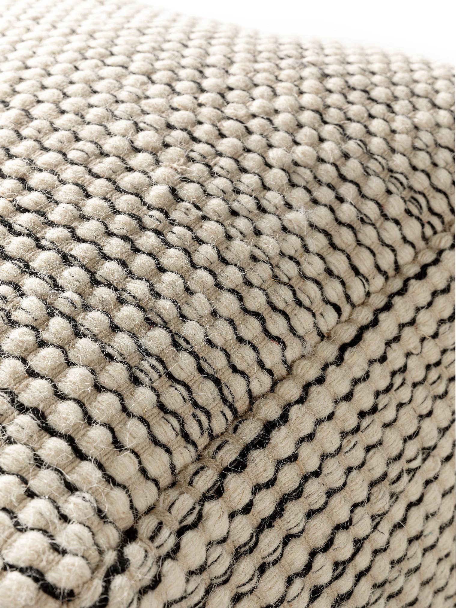 Pouf in lana fatto a mano Rocco Beige/Nero in Uni-ontwerp van 80% lana, 20% cotone door benuta Pure