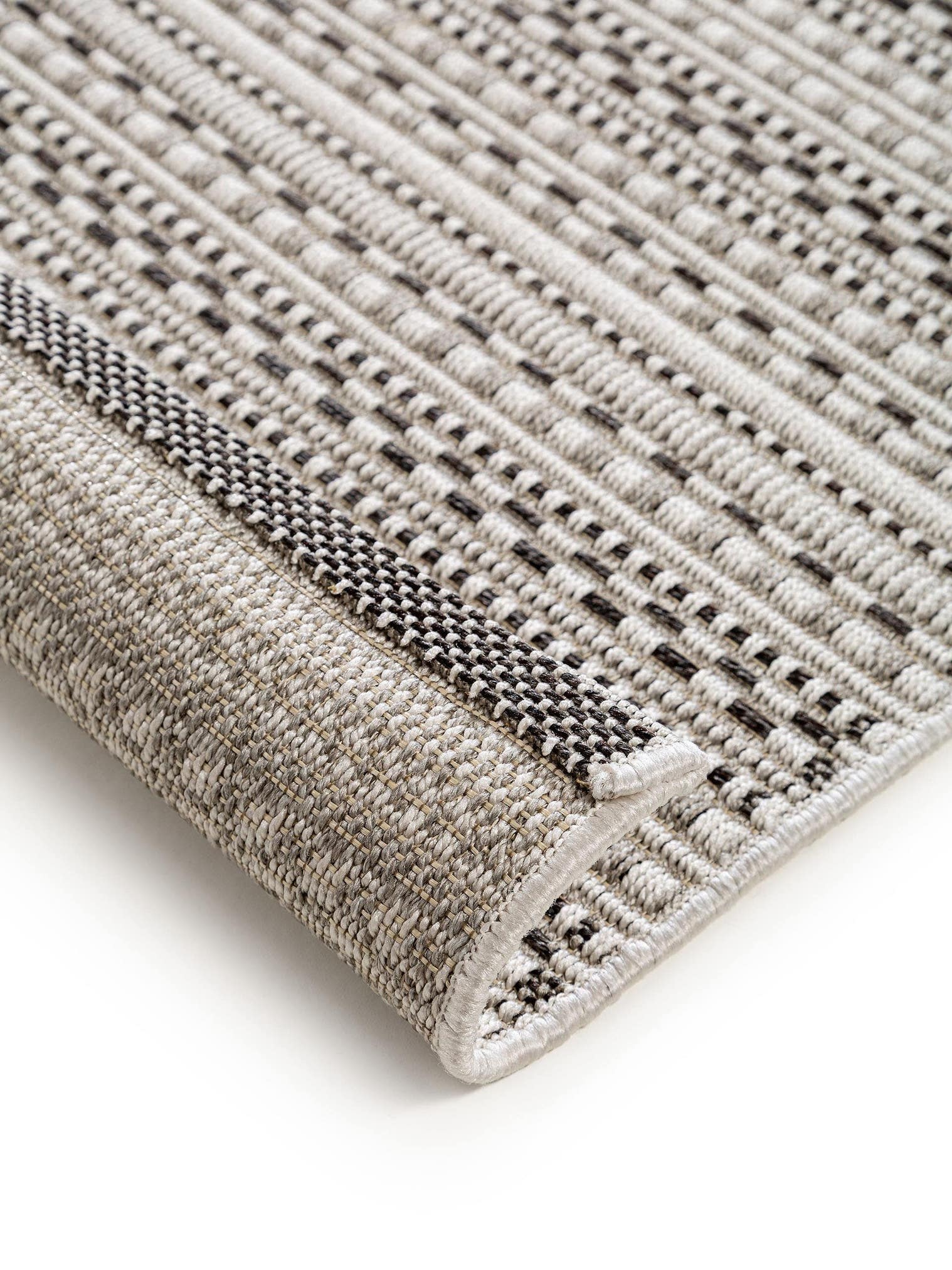 Teppich aus 100% Polypropylen in Grau mit 6 bis 10 mm hohem Flor von benuta Nest