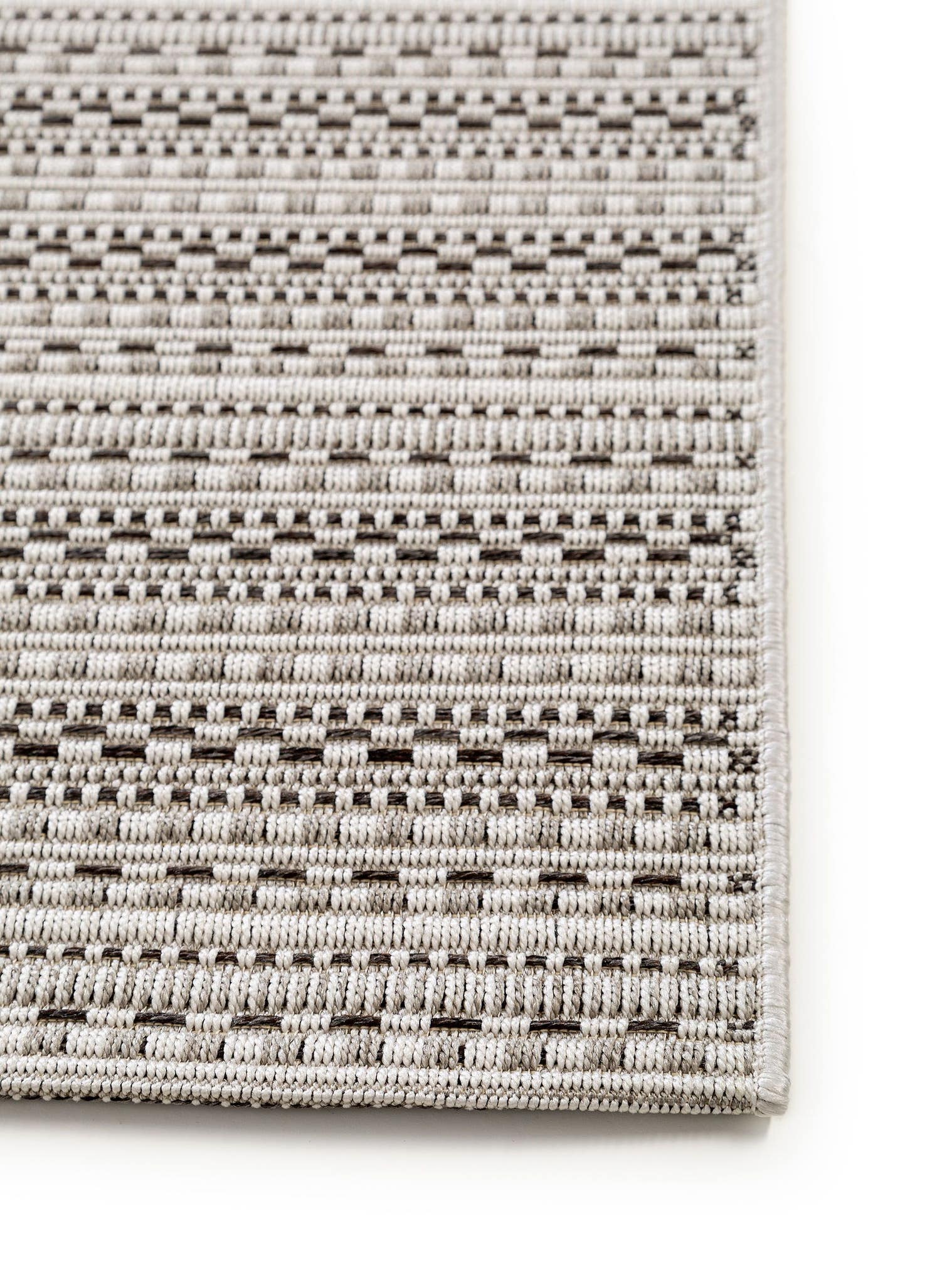 Teppich aus 100% Polypropylen in Grau mit 6 bis 10 mm hohem Flor von benuta Nest