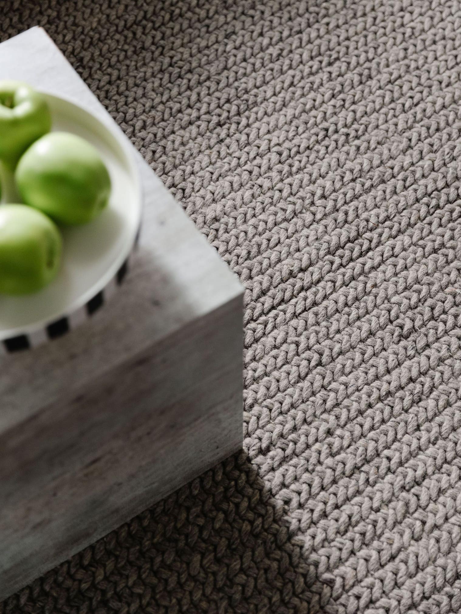 Alfombra de 60% Lana, 40% Poliéster en Gris con un pelo de {{Placeholder_Pile Height}} de altura de benuta Pure